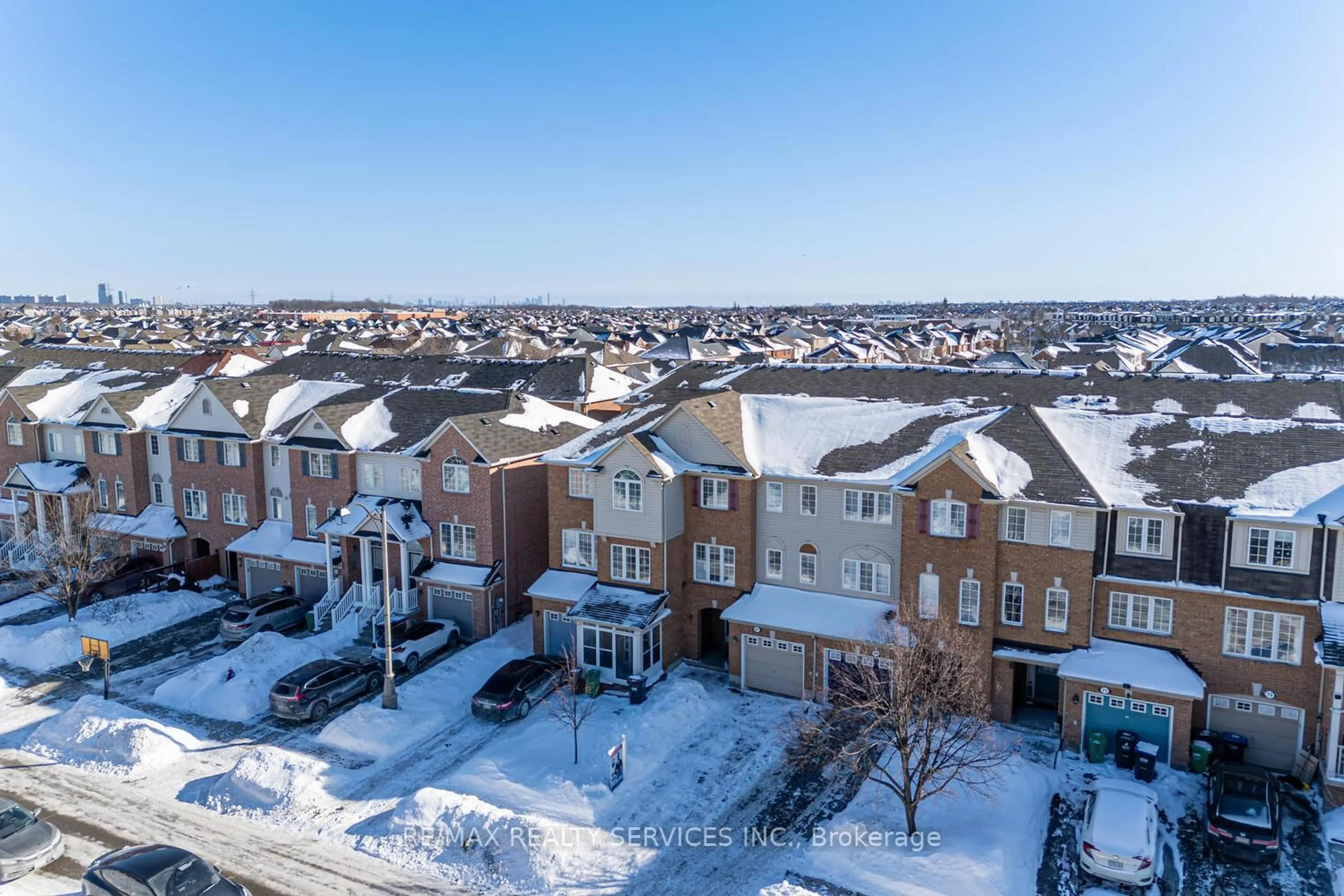 A pic from outside/outdoor area/front of a property/back of a property/a pic from drone, unknown for 67 Decker Hollow Circ, Brampton Ontario L6X 0L5