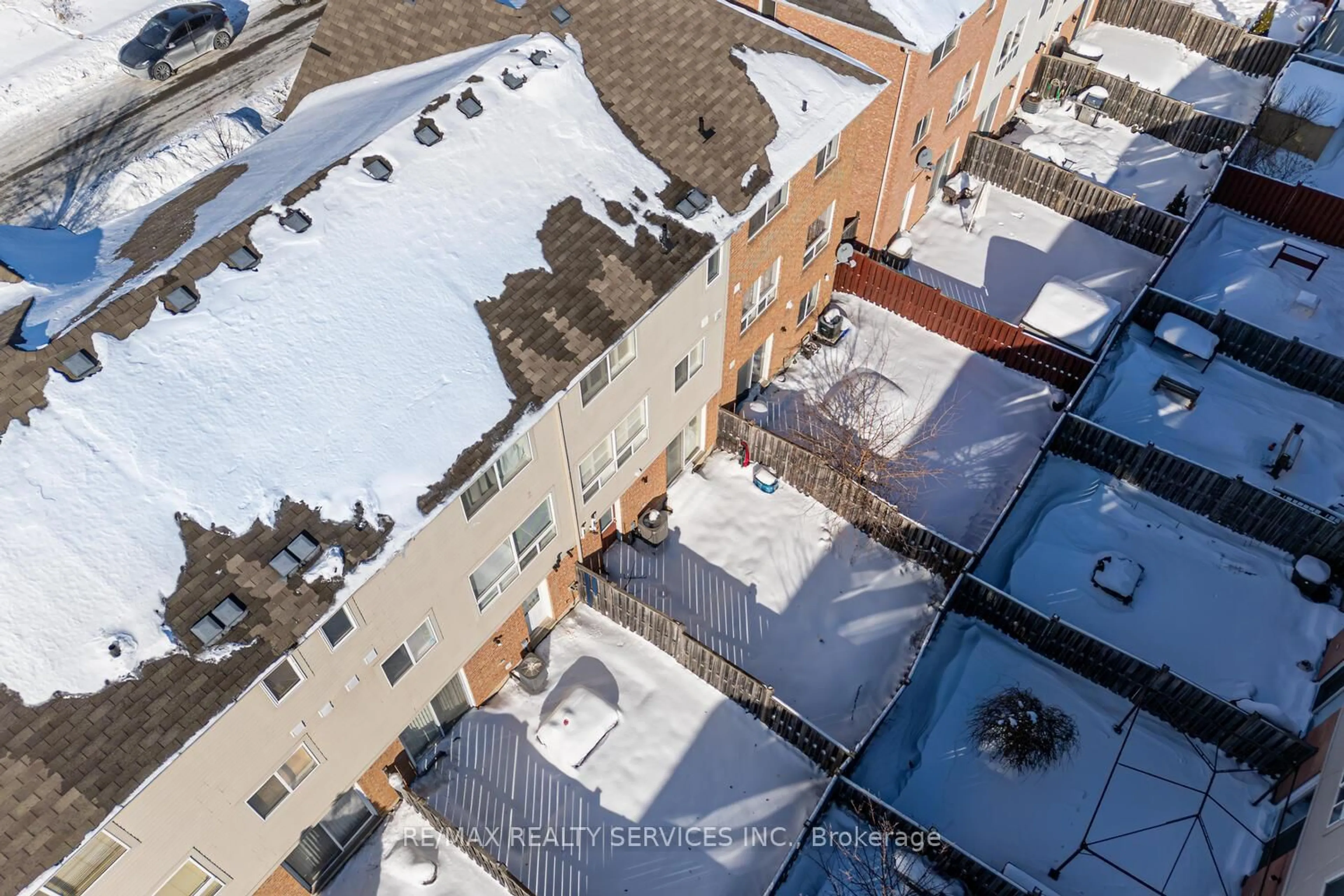 A pic from outside/outdoor area/front of a property/back of a property/a pic from drone, city buildings view from balcony for 67 Decker Hollow Circ, Brampton Ontario L6X 0L5