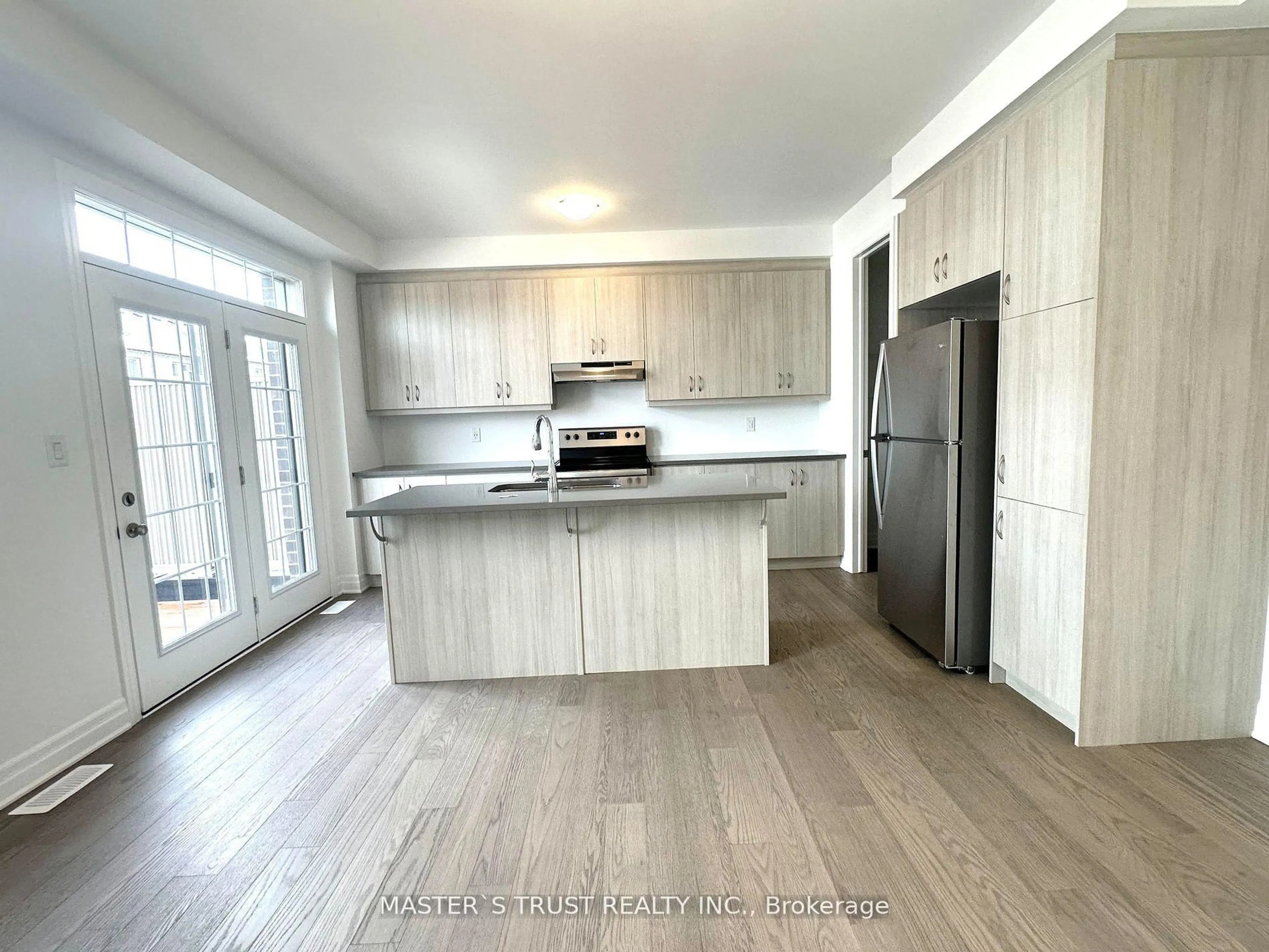Open concept kitchen, wood/laminate floor for 1415 William Halton Pkwy, Oakville Ontario L6M 5N8
