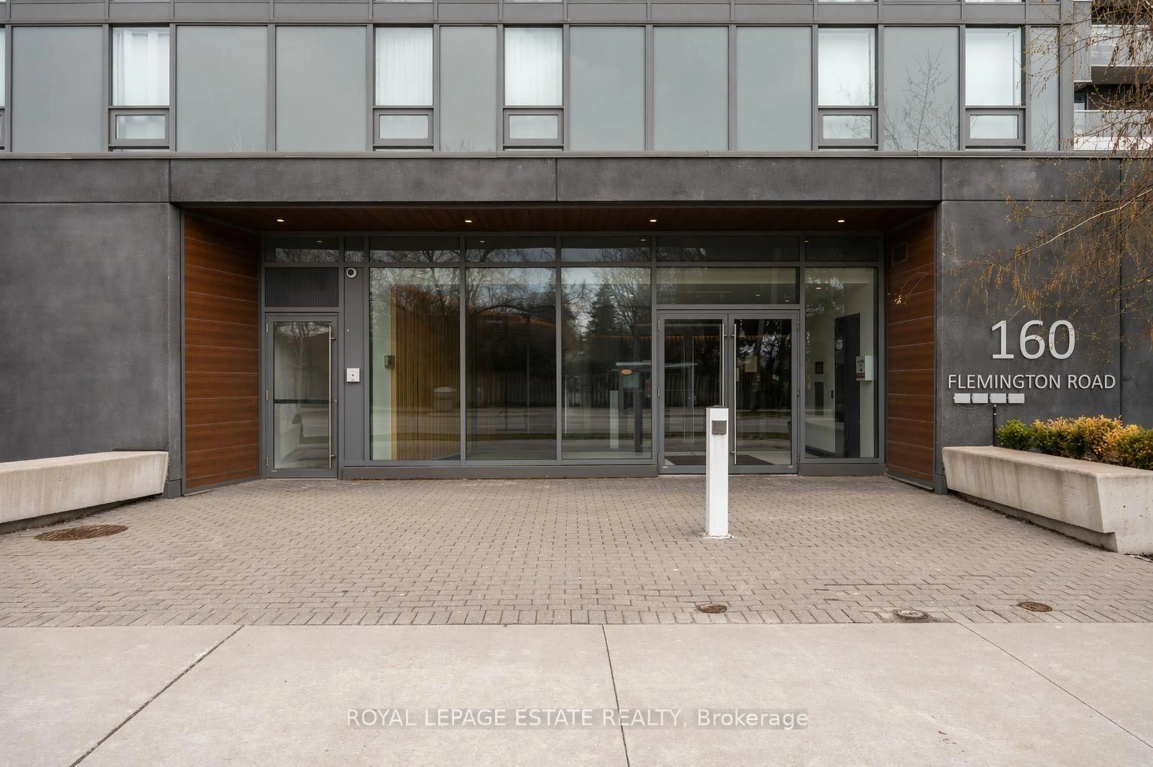 Indoor foyer for 160 Flemington Rd #1505, Toronto Ontario M6A 0A9