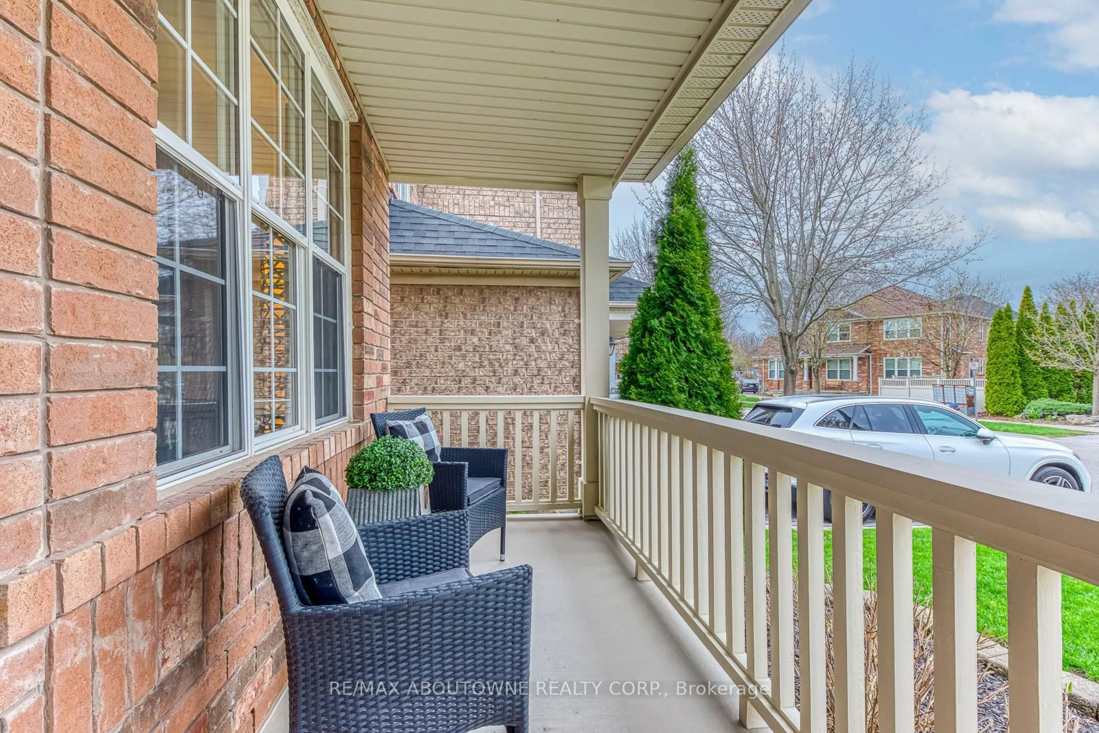 Patio, street for 2536 Bracken Dr, Oakville Ontario L6M 4R7