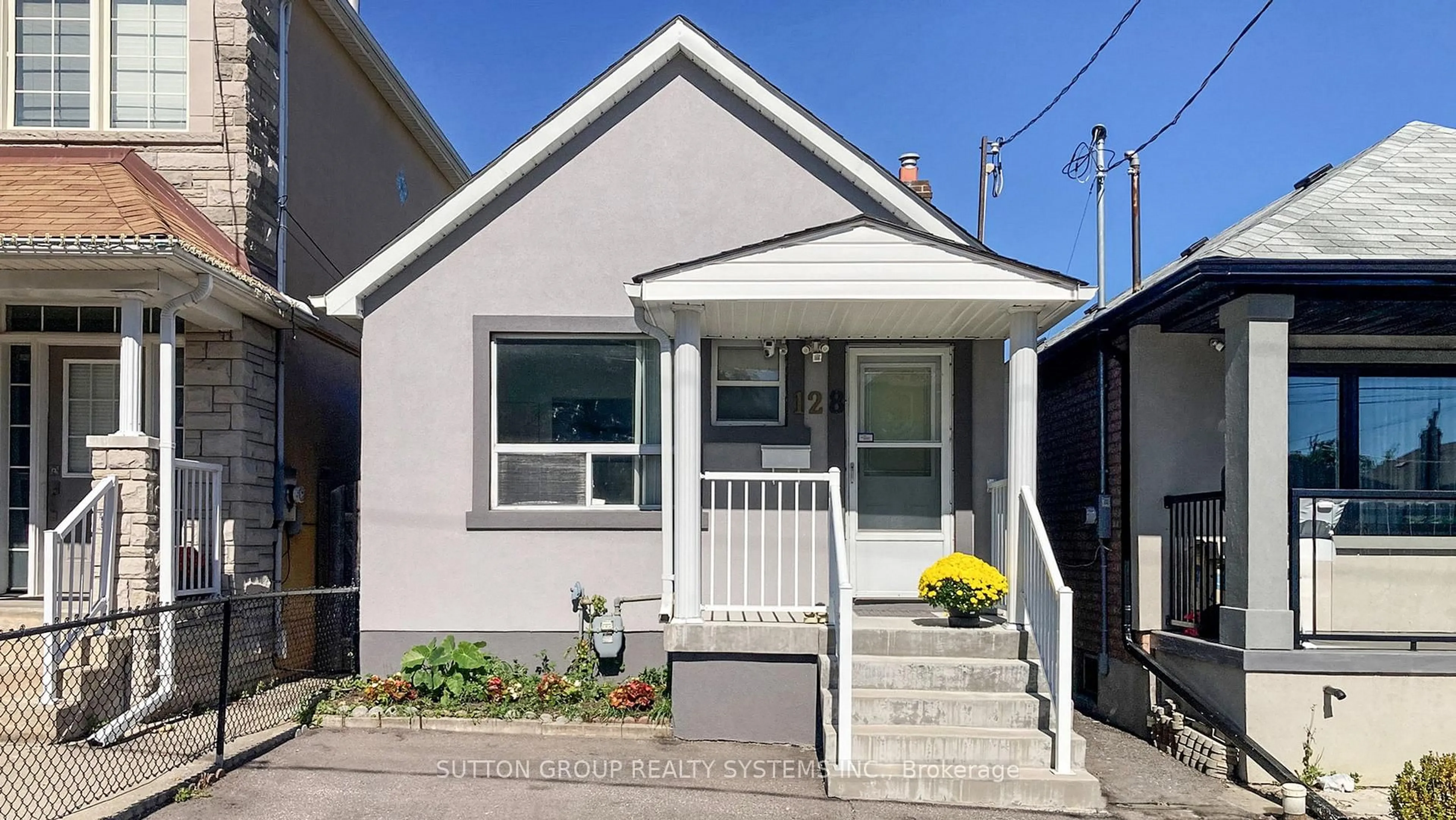 Home with vinyl exterior material, street for 128 Northland Ave, Toronto Ontario M6N 2E2