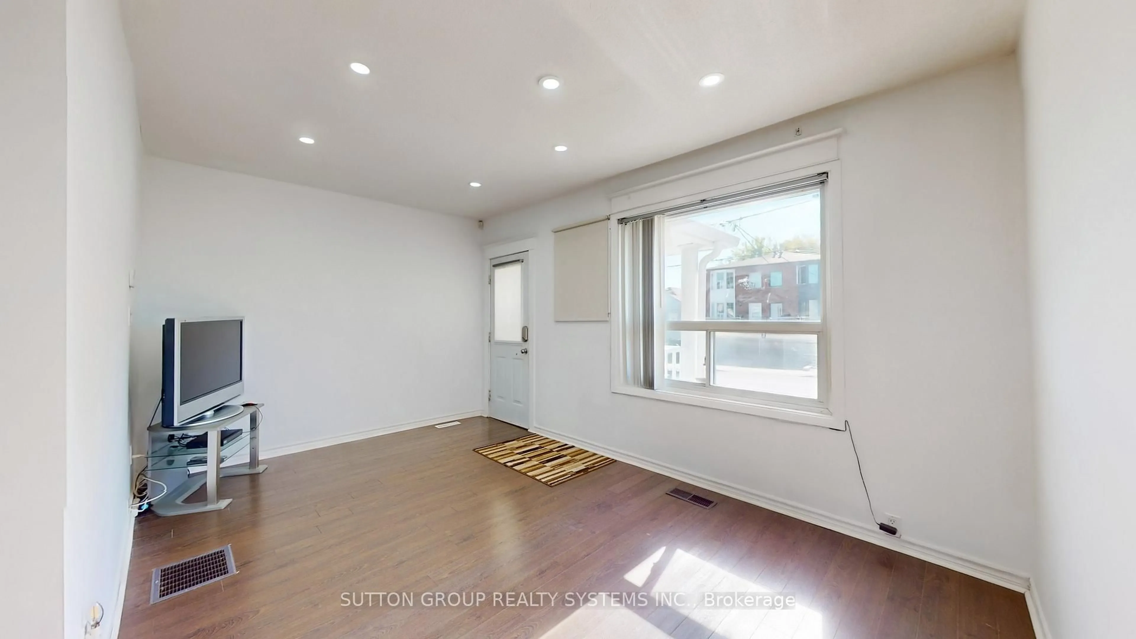 A pic of a room for 128 Northland Ave, Toronto Ontario M6N 2E2