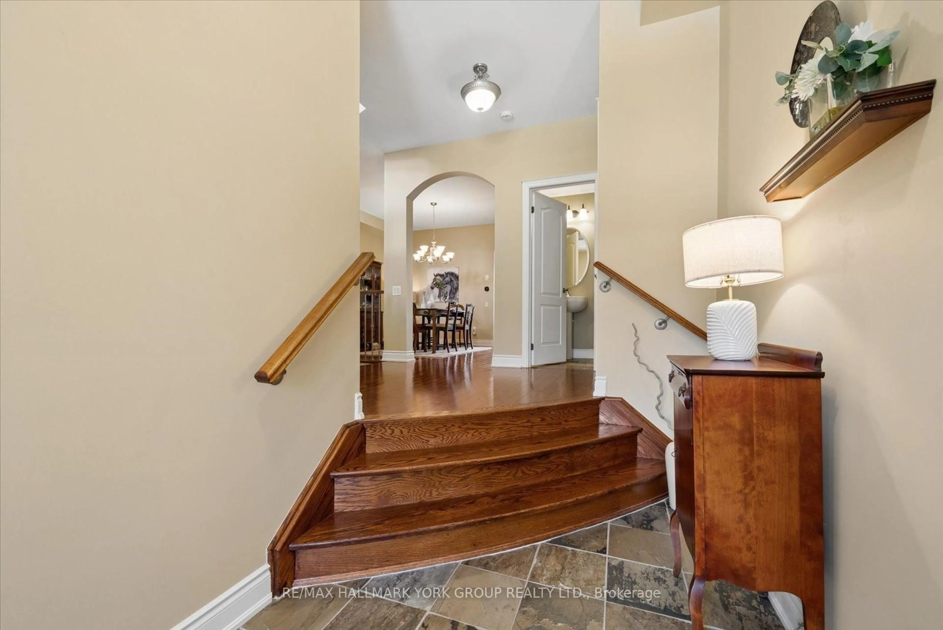 Indoor foyer for 202 Duskywing Way, Oakville Ontario L6L 6X4