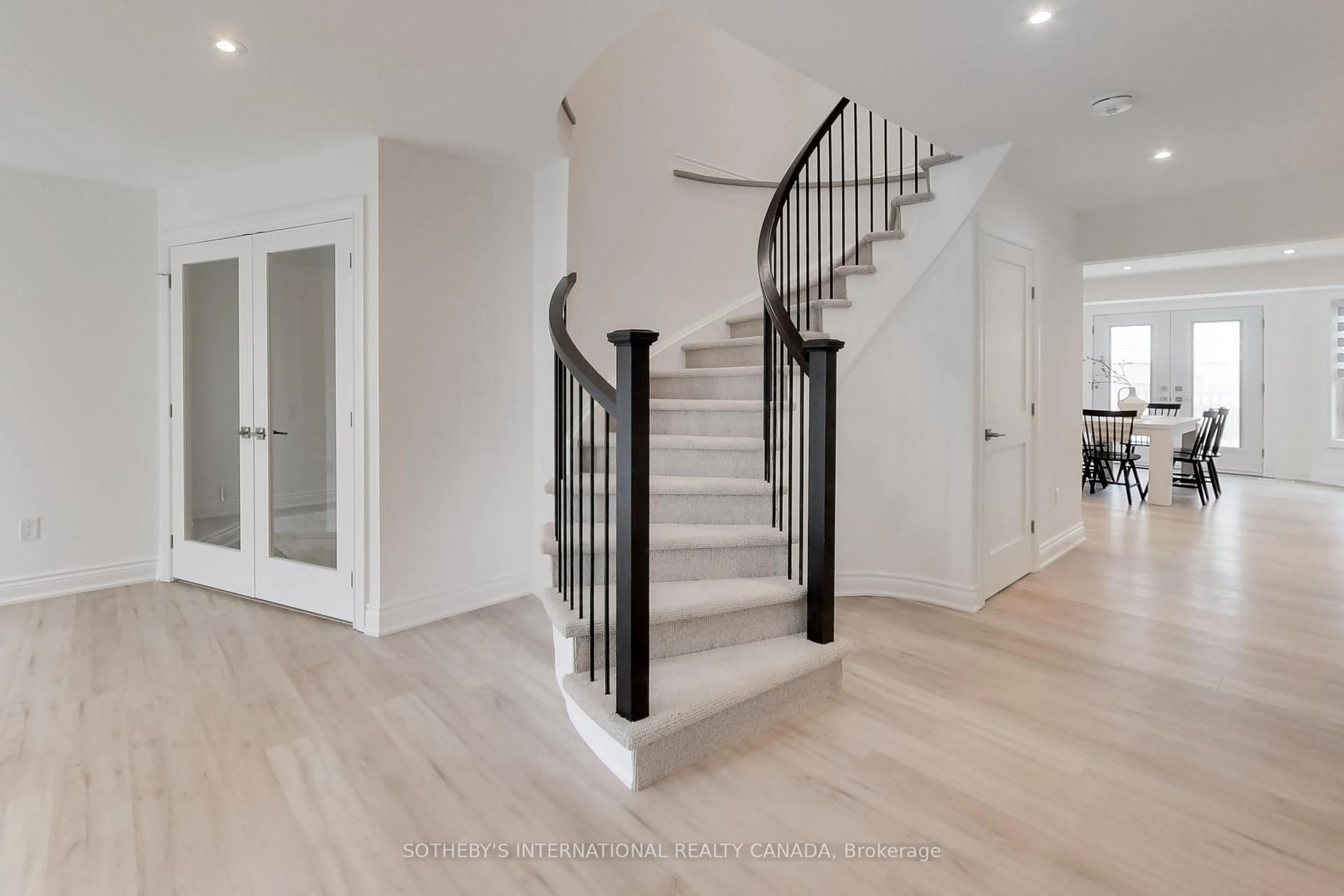 Stairs for 1124 Lansdown Dr, Oakville Ontario L6J 7N7