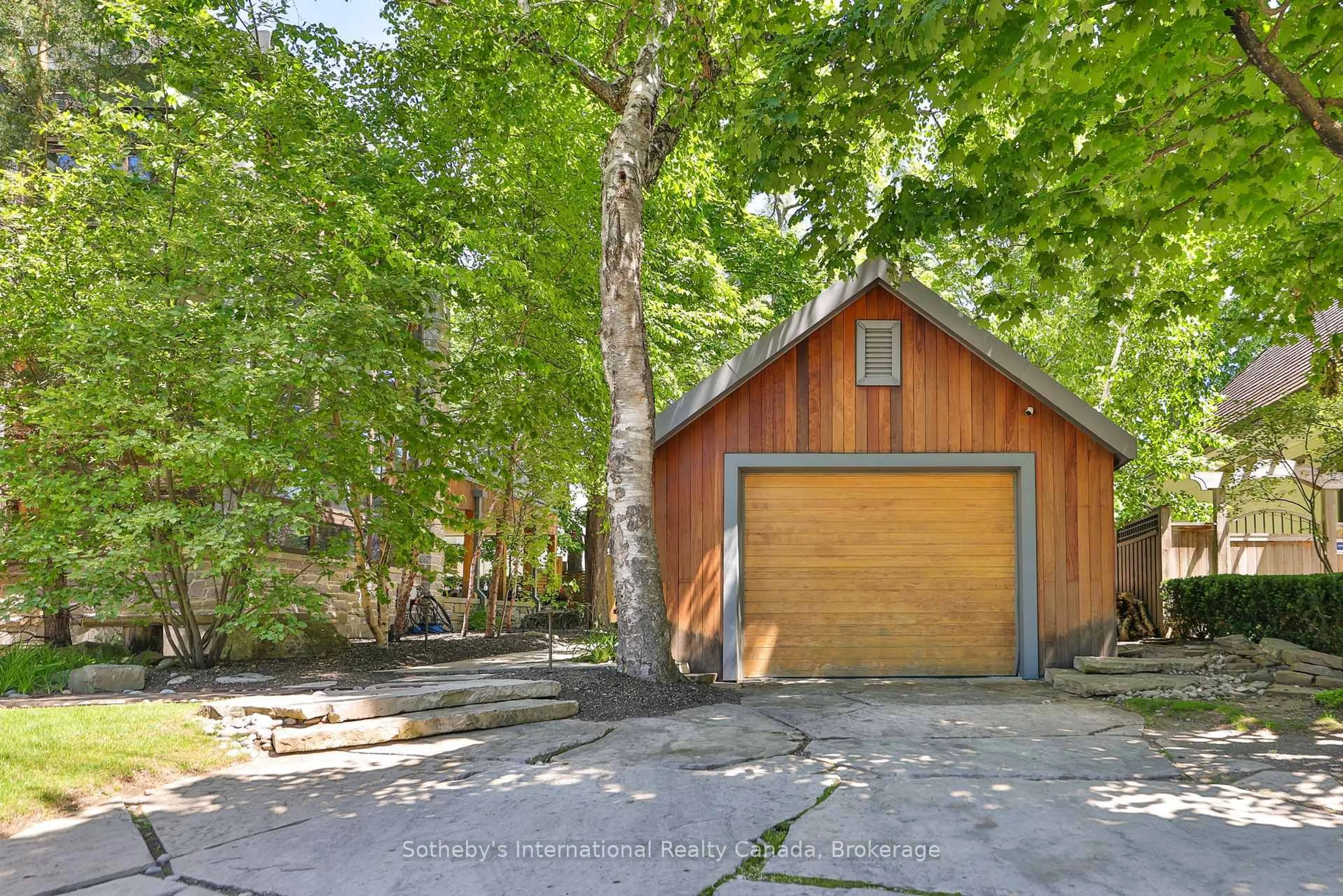 Indoor garage for 55 Chisholm St, Oakville Ontario L6K 3H6