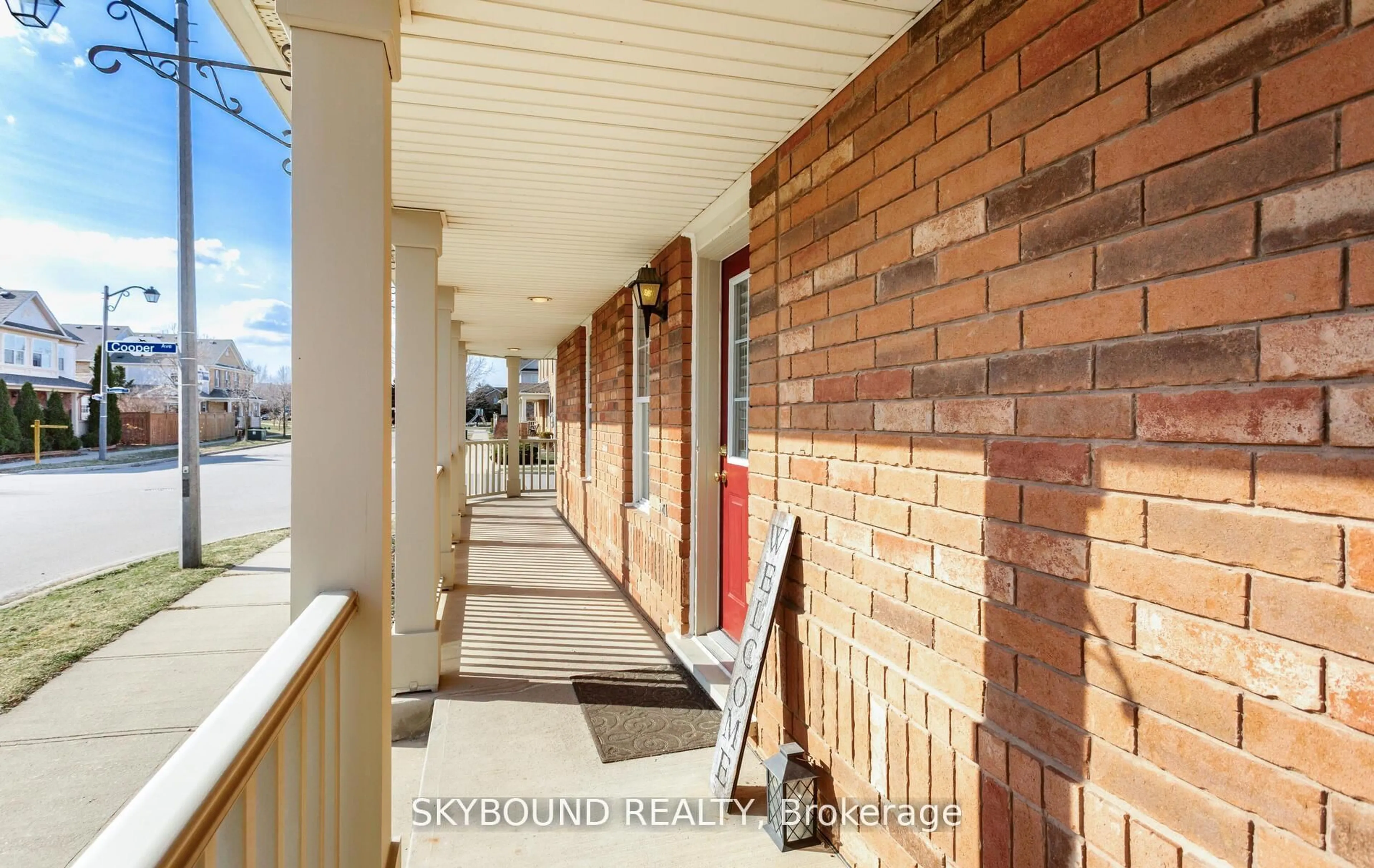 Indoor foyer for 1057 Cooper Ave, Milton Ontario L9T 5W6