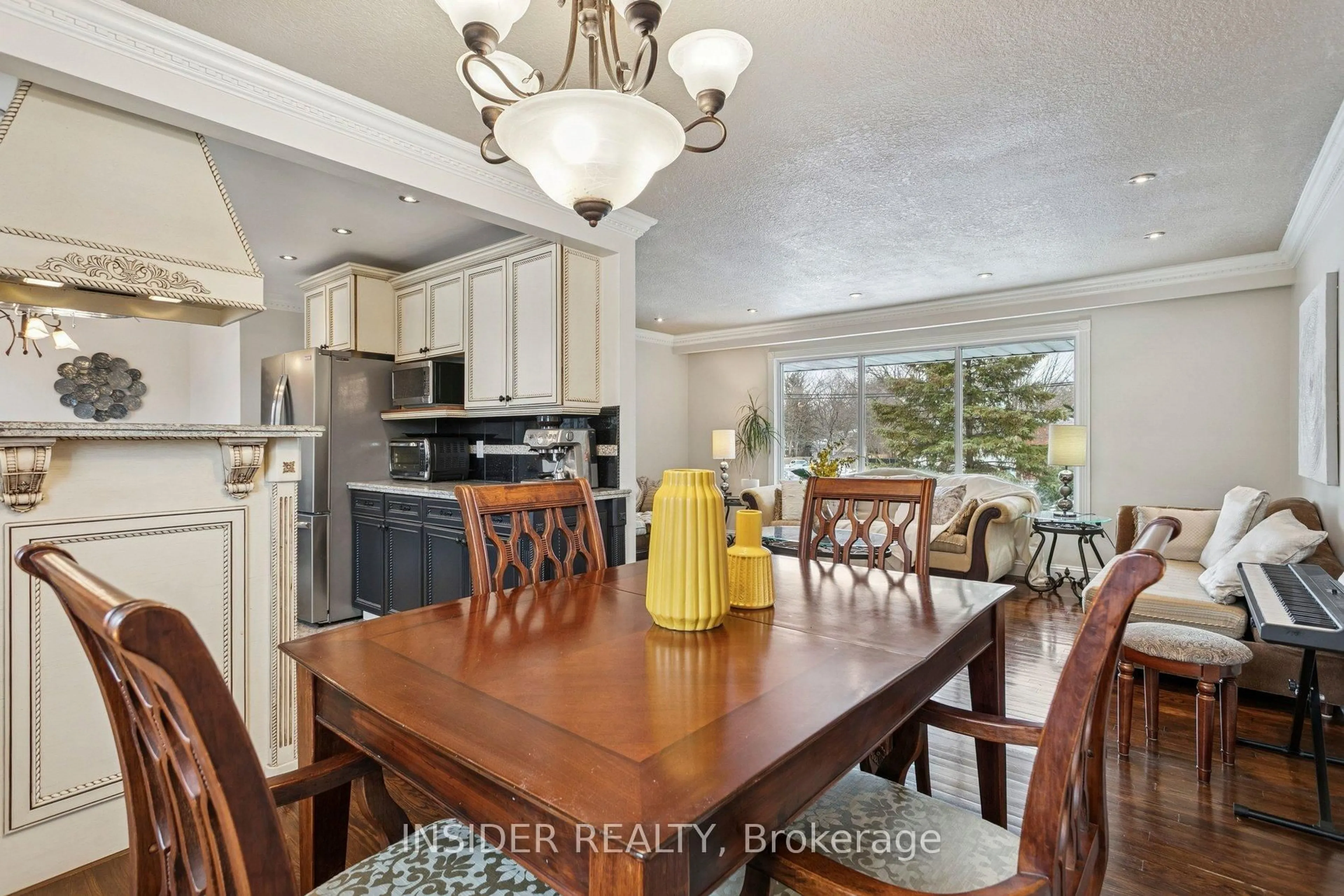 Dining room, unknown for 2078 Stanfield Rd, Mississauga Ontario L4Y 1R5