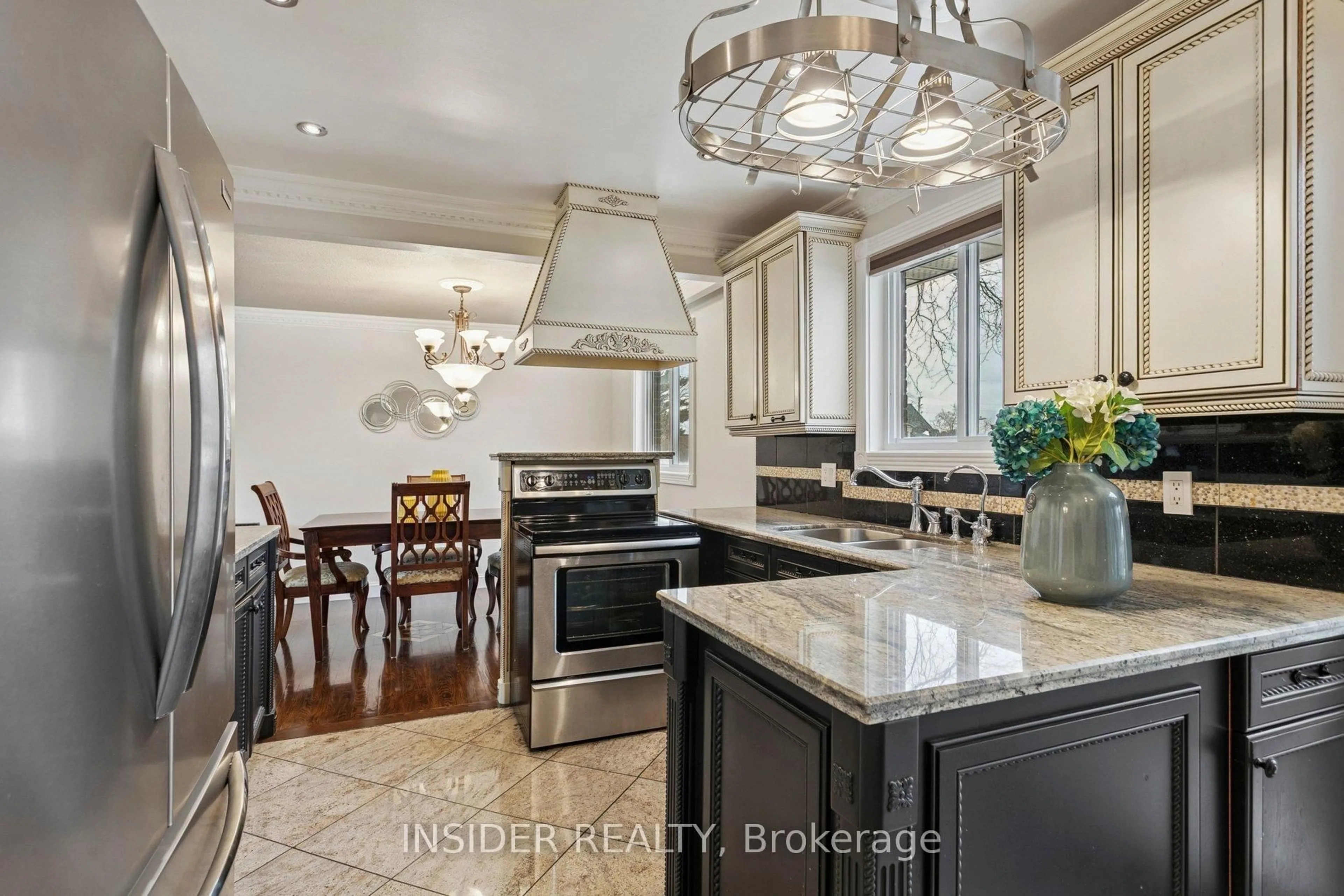 Open concept kitchen, ceramic/tile floor for 2078 Stanfield Rd, Mississauga Ontario L4Y 1R5