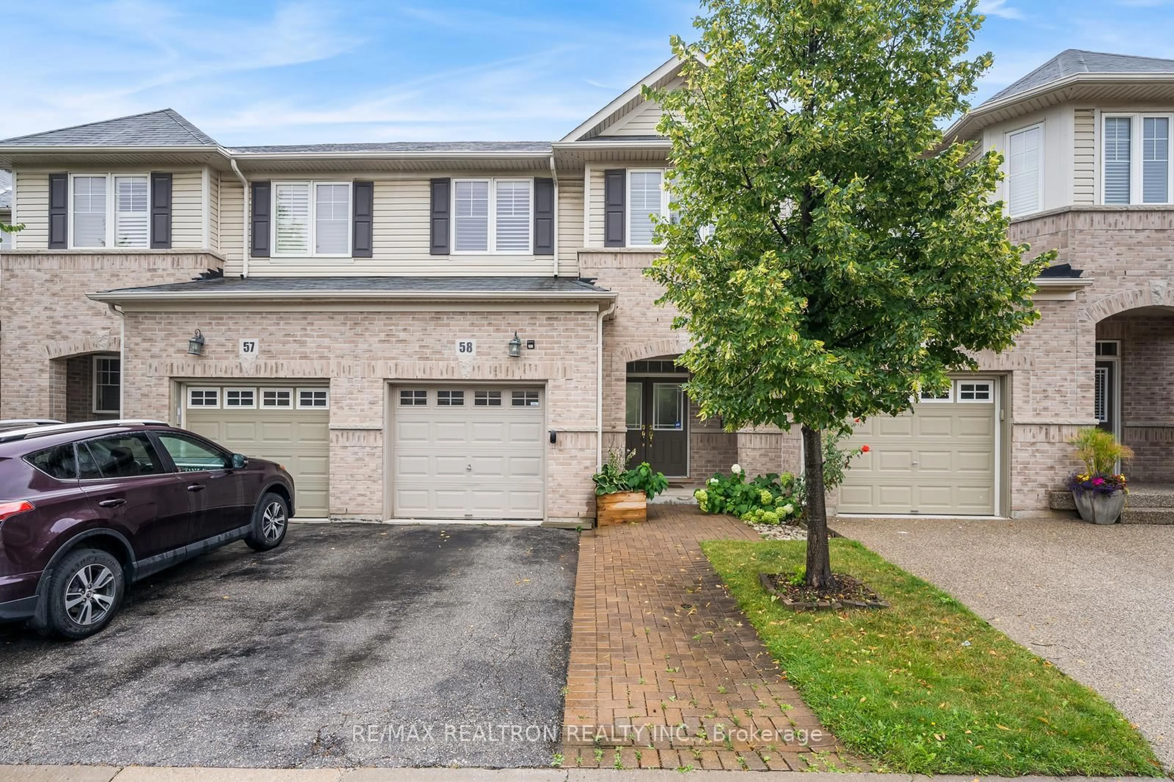 A pic from outside/outdoor area/front of a property/back of a property/a pic from drone, street for 3275 Stalybridge Dr #58, Oakville Ontario L6M 0L2