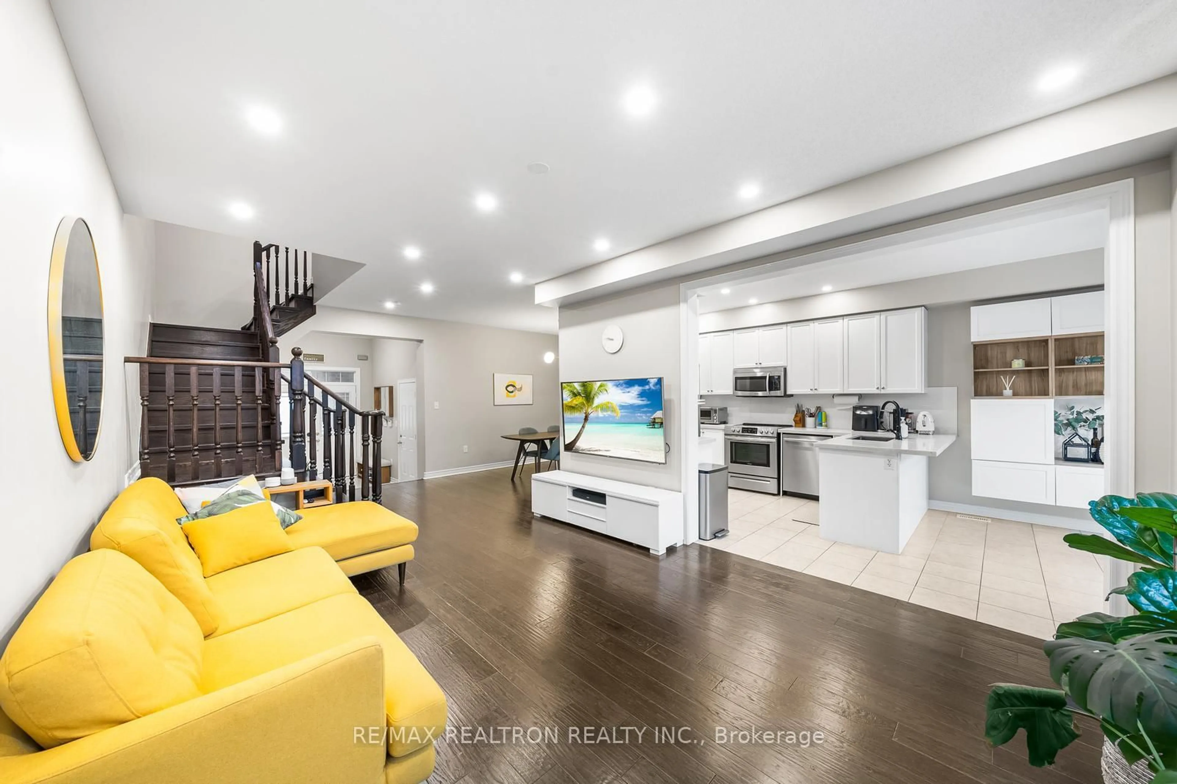 Open concept kitchen, unknown for 3275 Stalybridge Dr #58, Oakville Ontario L6M 0L2