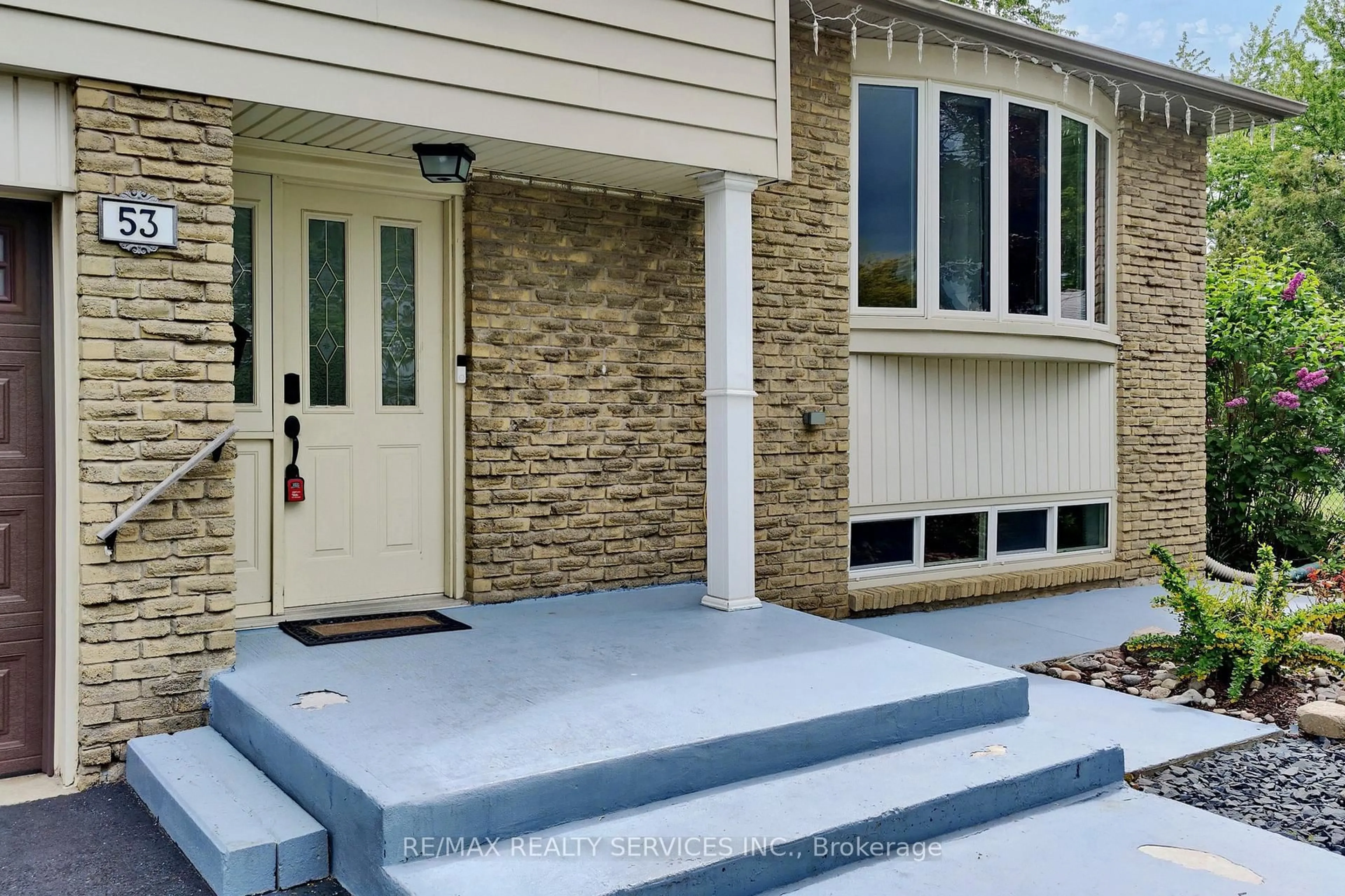 Home with vinyl exterior material, street for 53 Geneva Cres, Brampton Ontario L6S 1K7