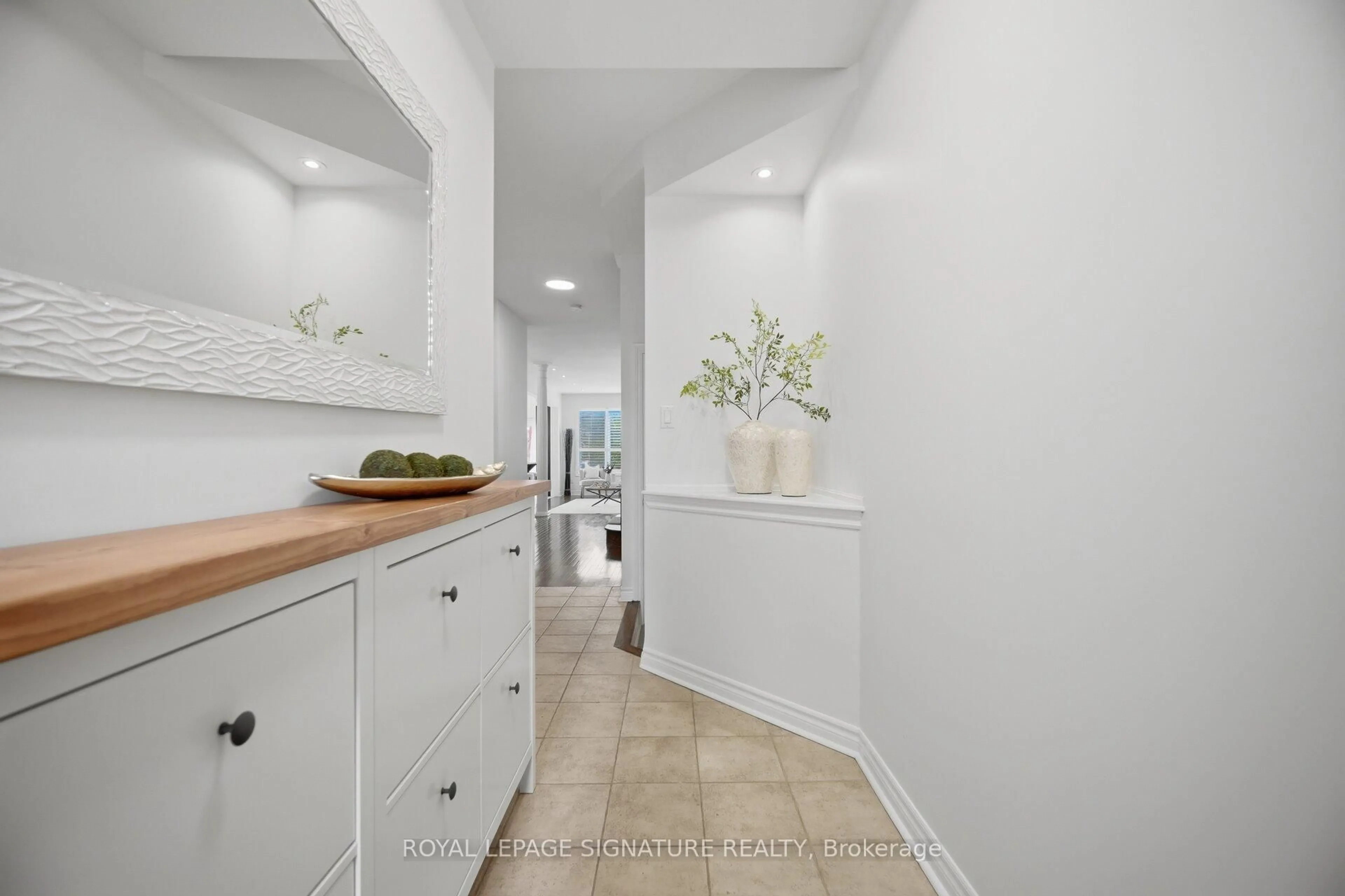 Laundry room for 2386 Stone Glen Cres, Oakville Ontario L6M 0C7