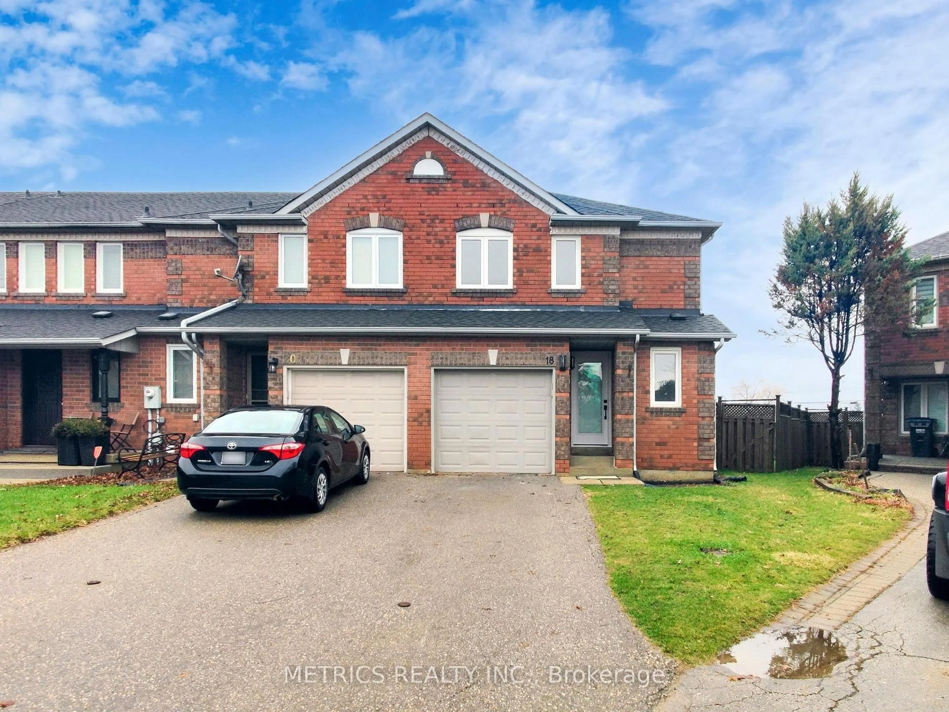 A pic from outside/outdoor area/front of a property/back of a property/a pic from drone, street for 18 Alderbrook Pl, Caledon Ontario L7E 1V3