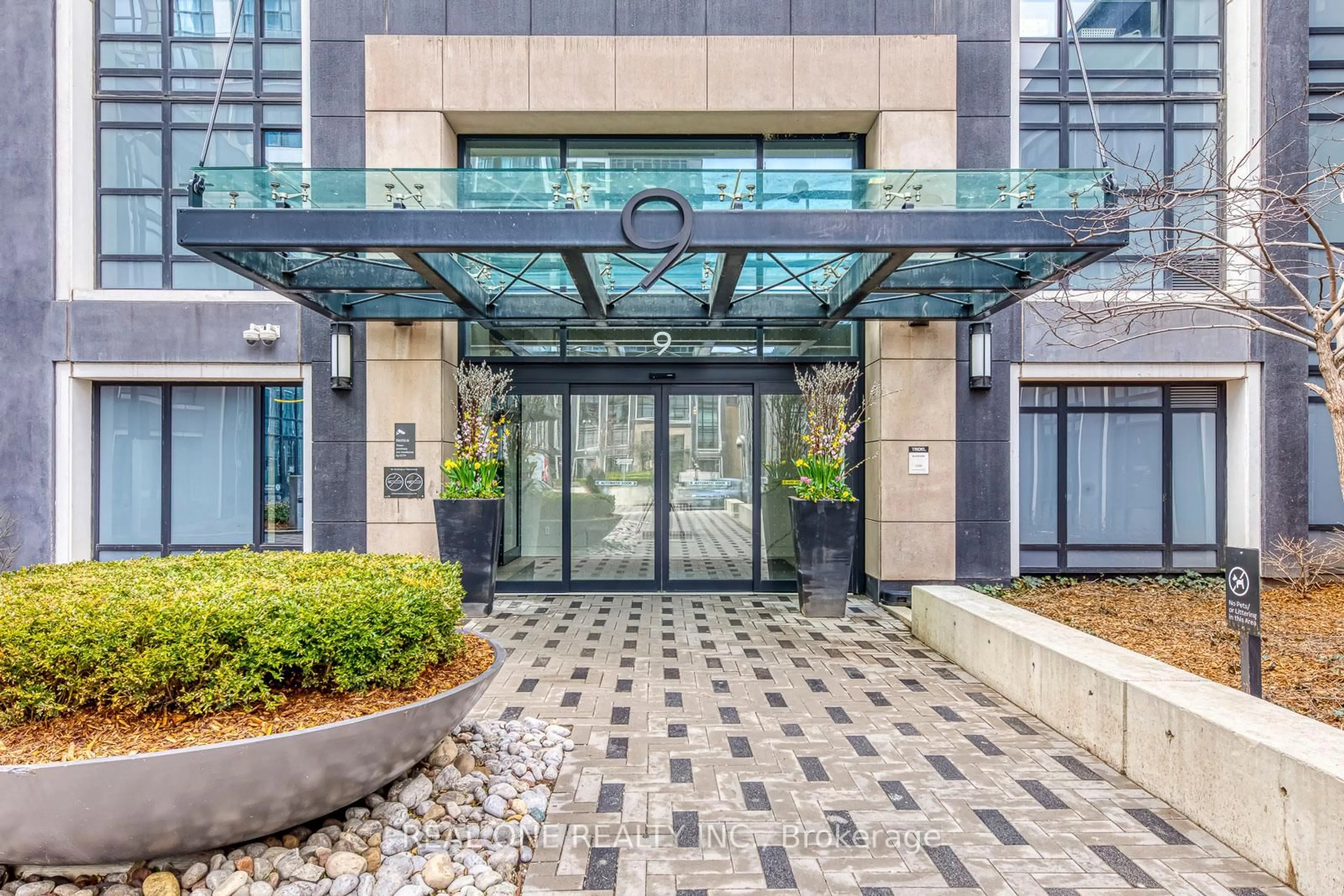 Indoor foyer for 9 Mabelle Ave #2619, Toronto Ontario M9A 0E1