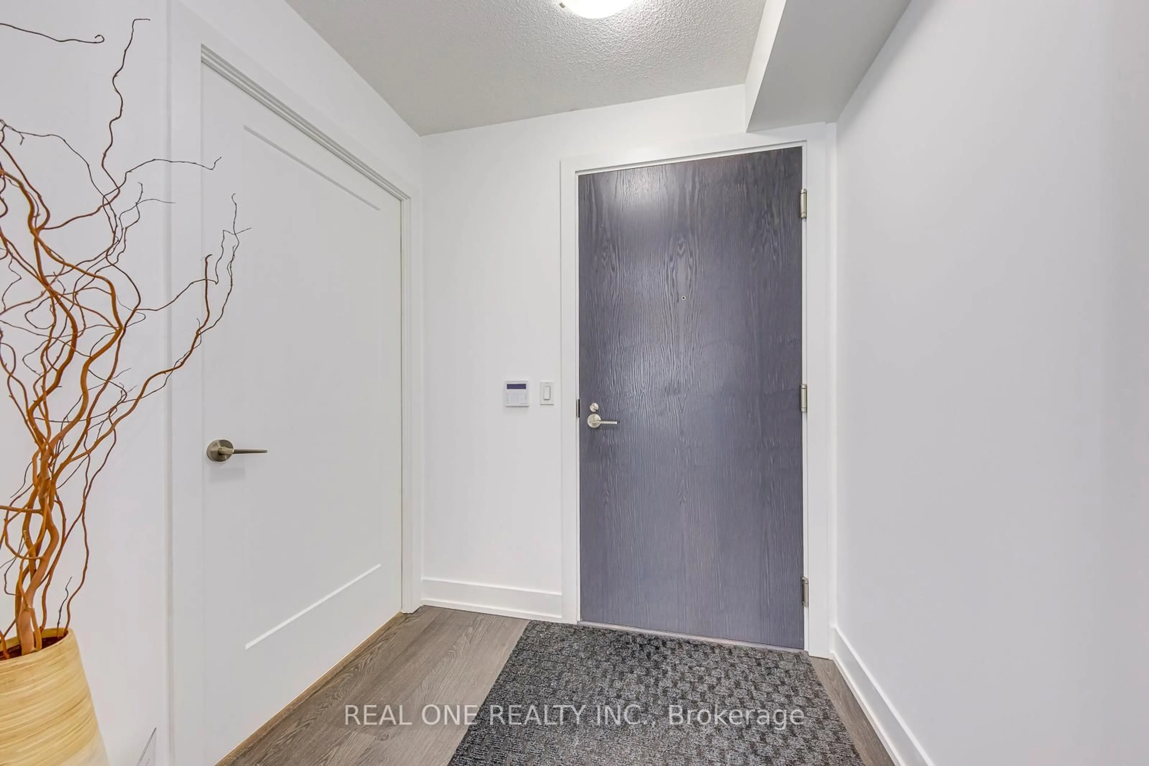 Indoor entryway for 9 Mabelle Ave #2619, Toronto Ontario M9A 0E1