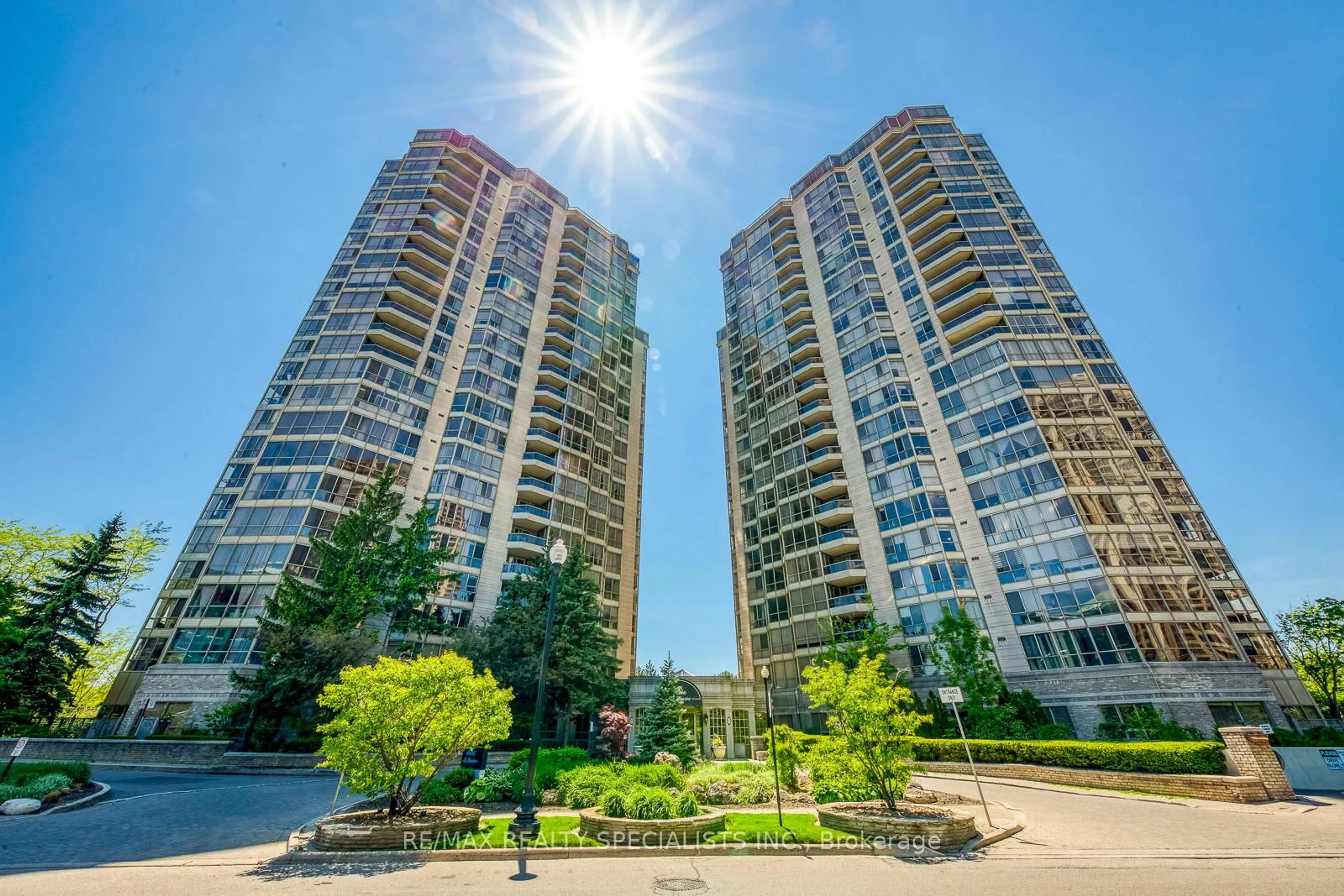 A pic from outside/outdoor area/front of a property/back of a property/a pic from drone, city buildings view from balcony for 55 Kingsbridge Garden Circ #1002, Mississauga Ontario L5R 1Y1