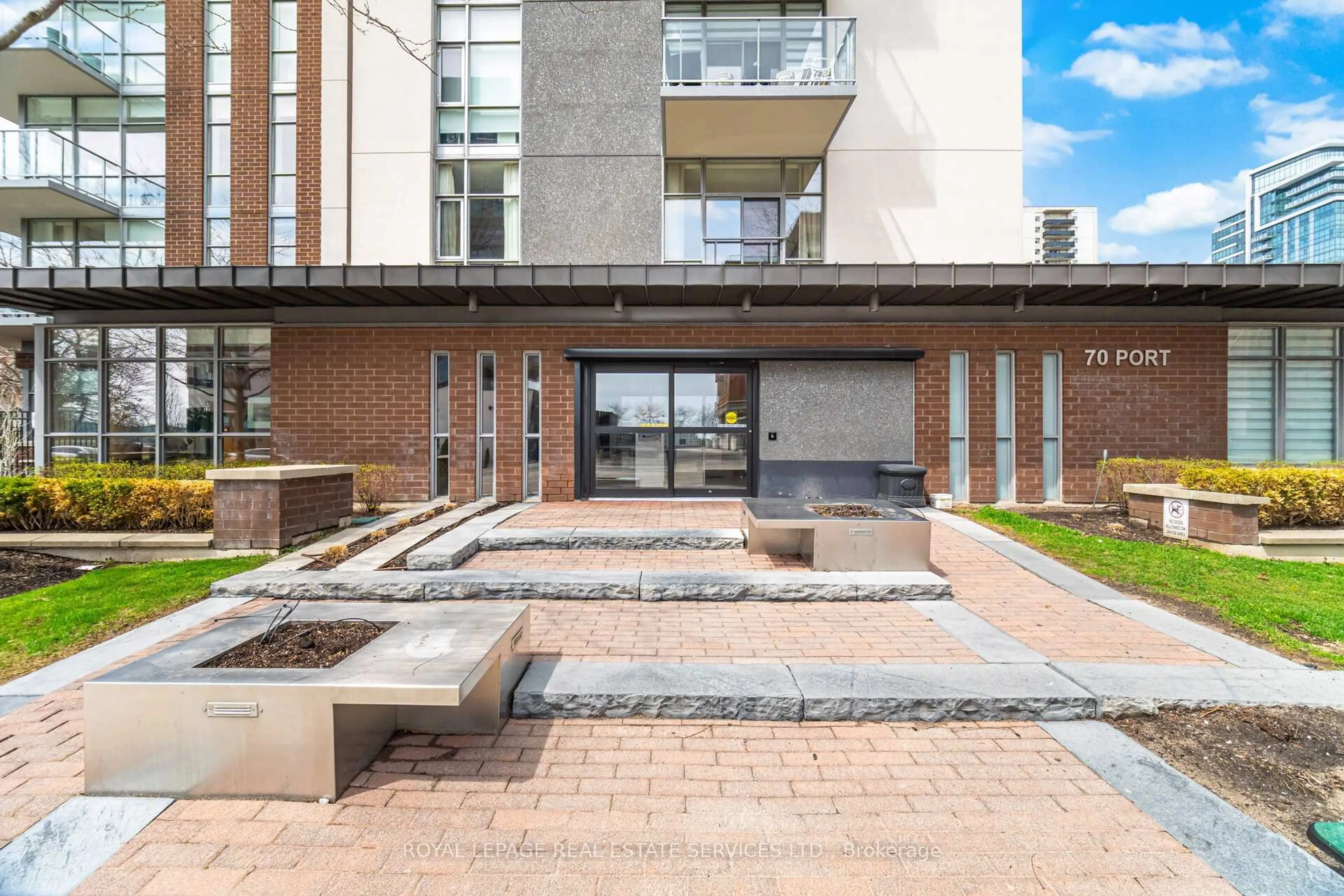 Patio, unknown for 70 Port St #204, Mississauga Ontario L5G 1E8