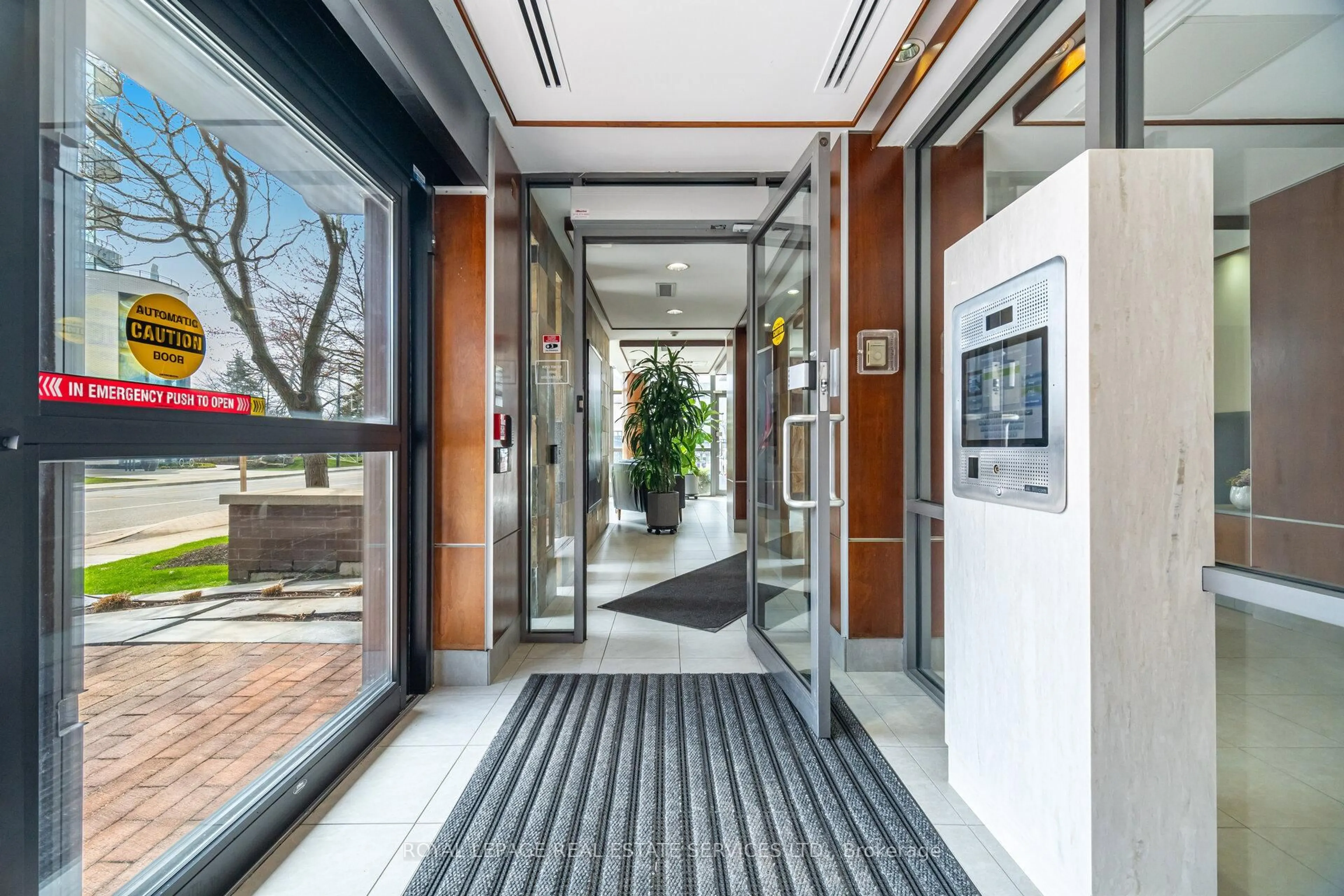 Indoor foyer for 70 Port St #204, Mississauga Ontario L5G 1E8