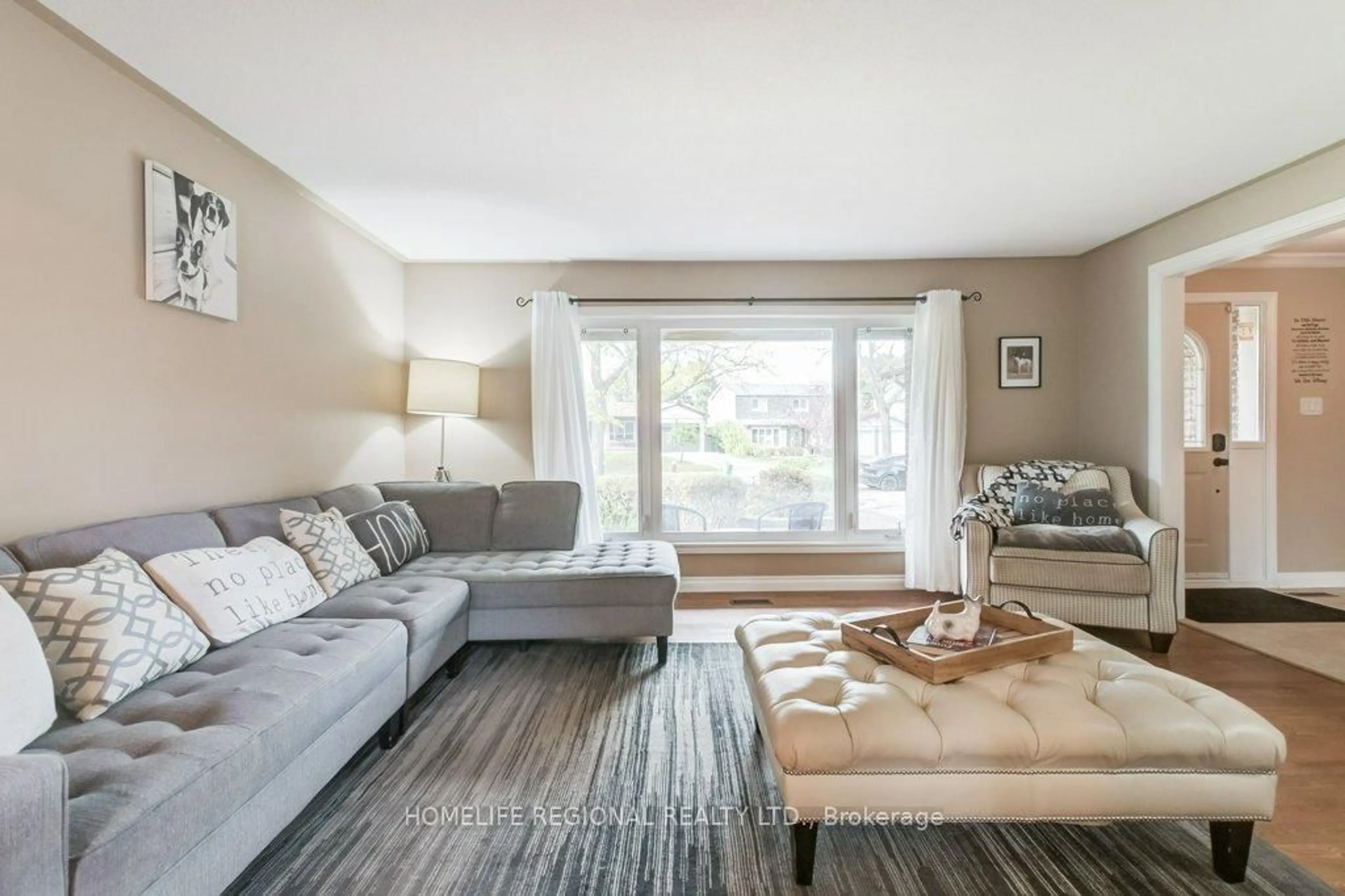 Living room with furniture, unknown for 2557 Brasilia Circ, Mississauga Ontario L5N 2E9