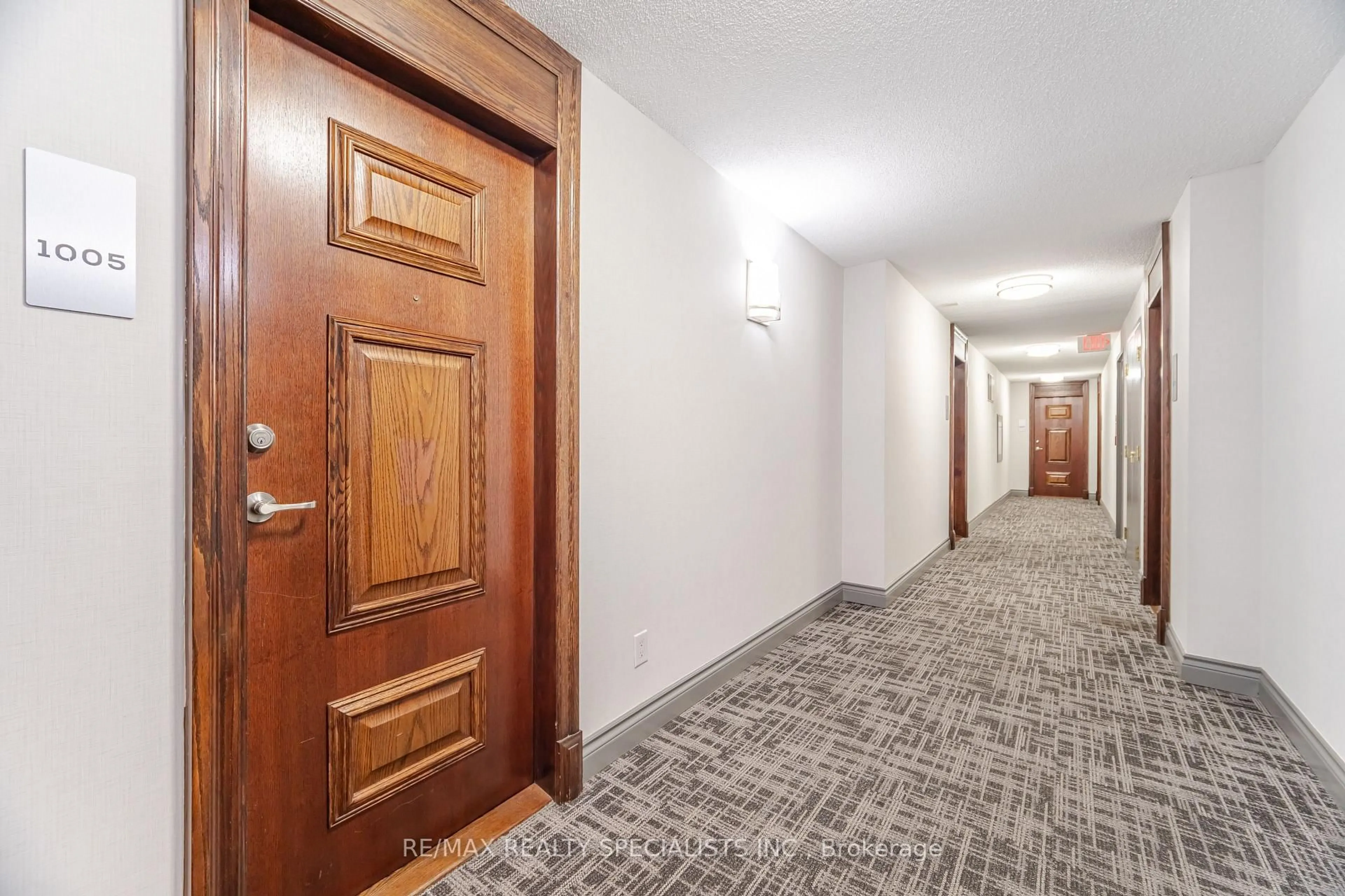 Indoor foyer for 5 Michael Power Pl #1005, Toronto Ontario M9A 0A3