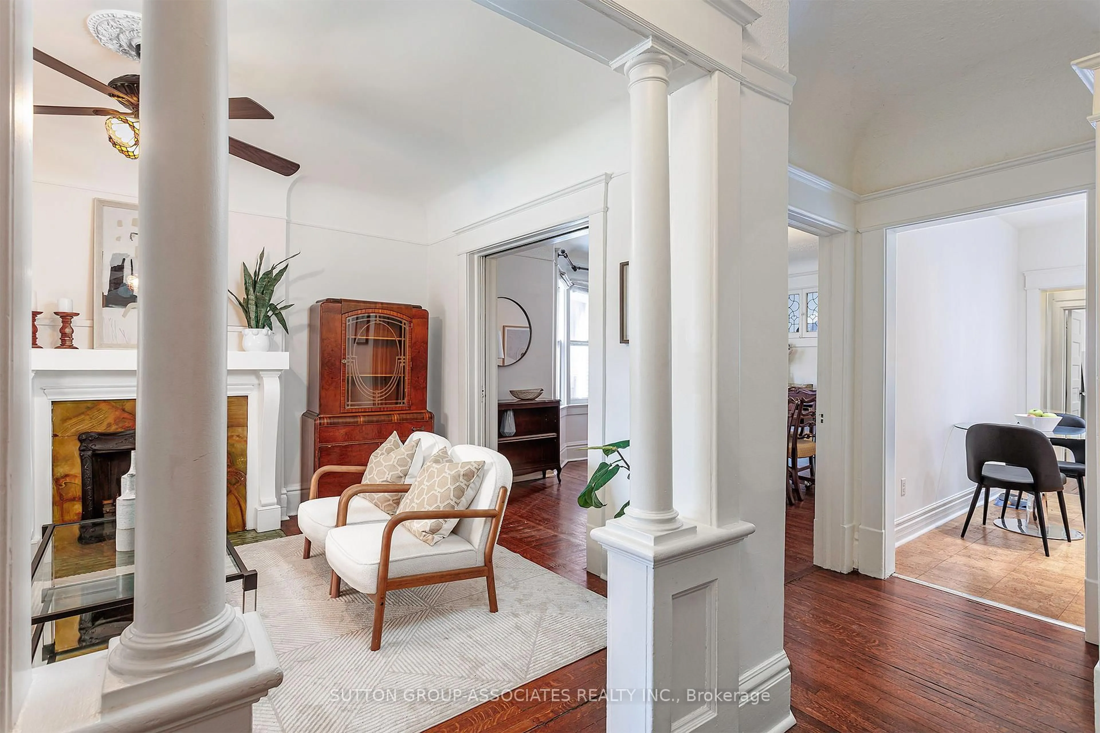 Indoor entryway for 88 Westminster Ave, Toronto Ontario M6R 1N4