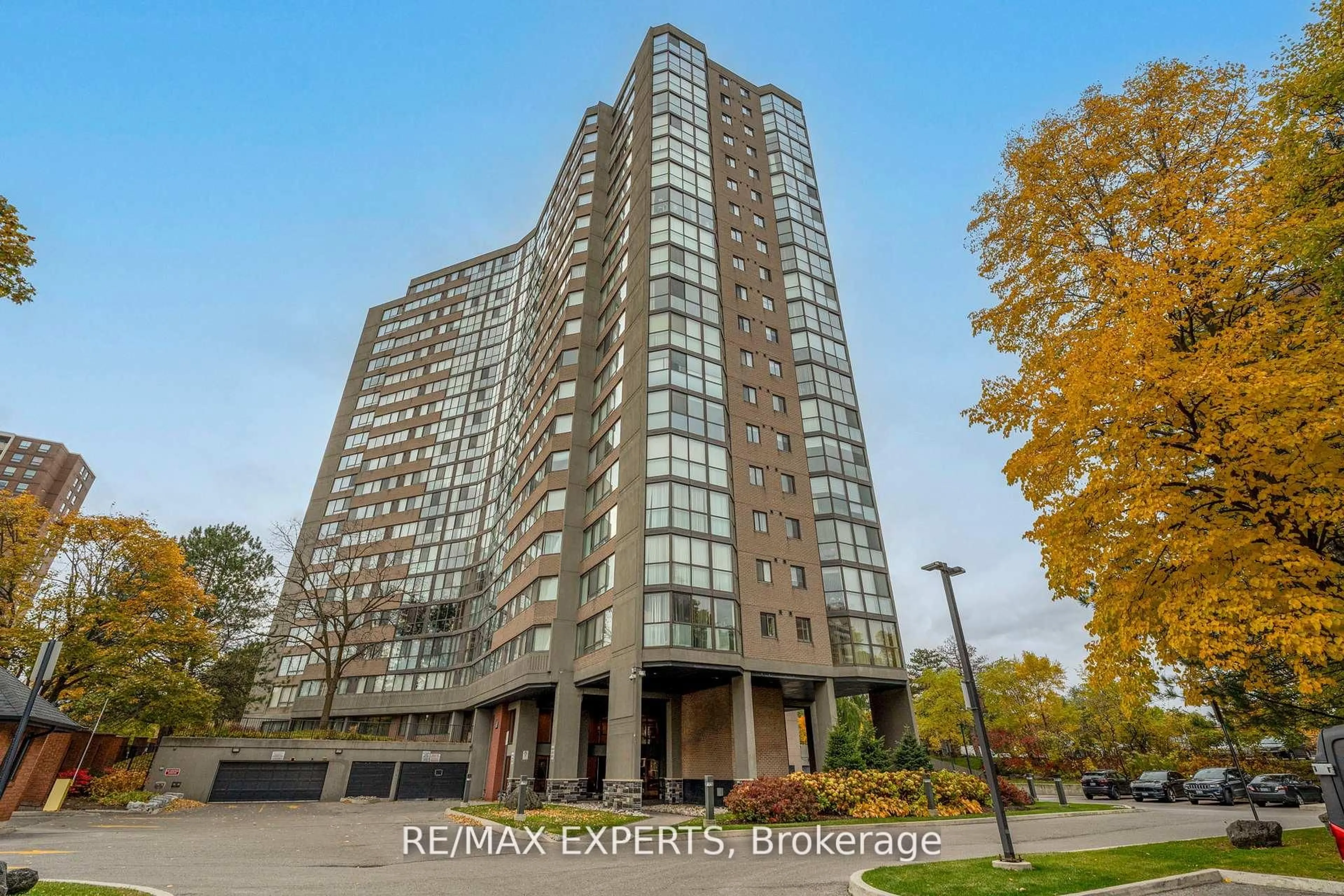 Indoor foyer for 40 Richview Rd #1103, Toronto Ontario M9A 5C1