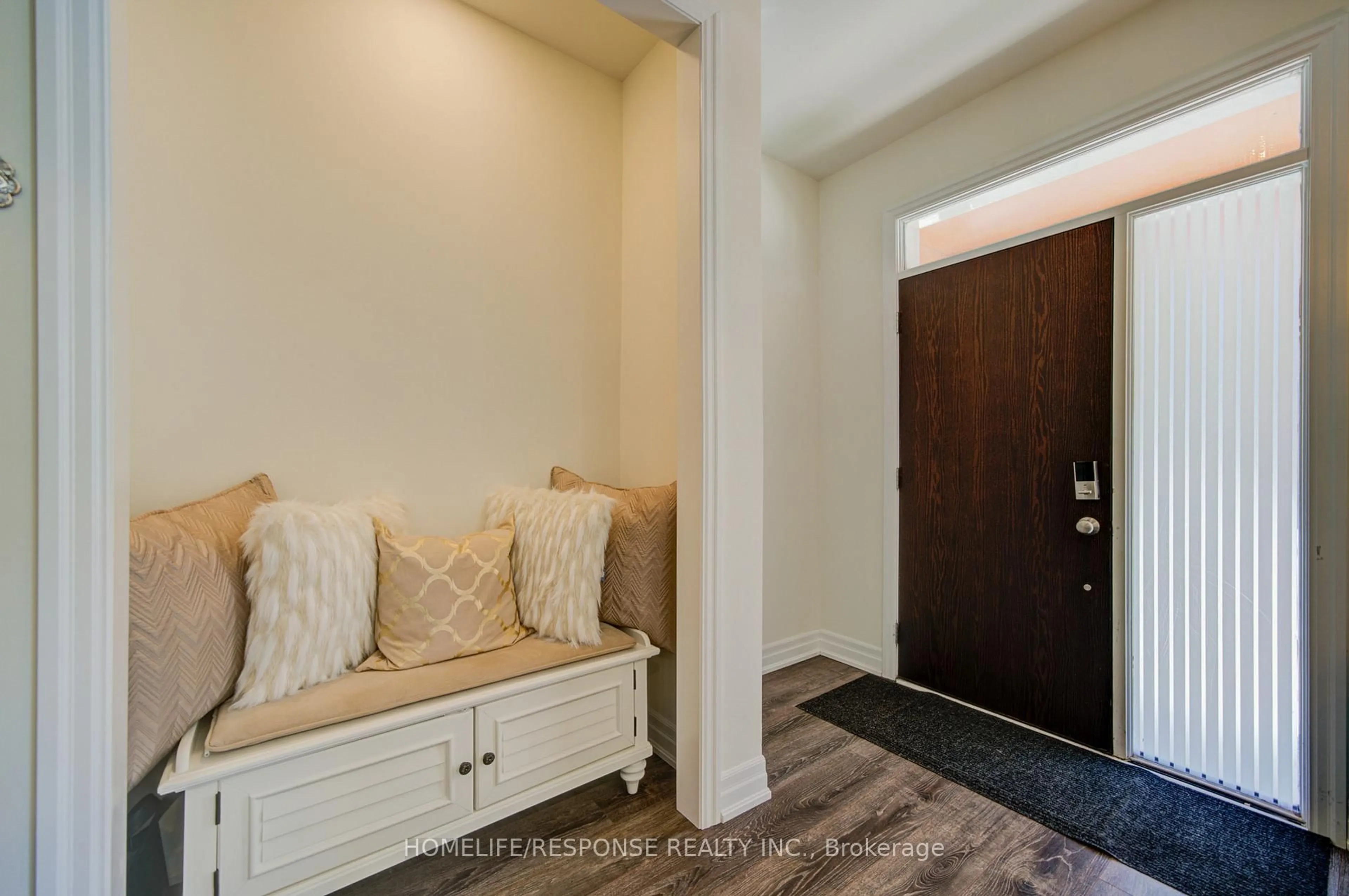 Indoor entryway for 3023 Creekshore Common #31, Oakville Ontario L6M 1L8