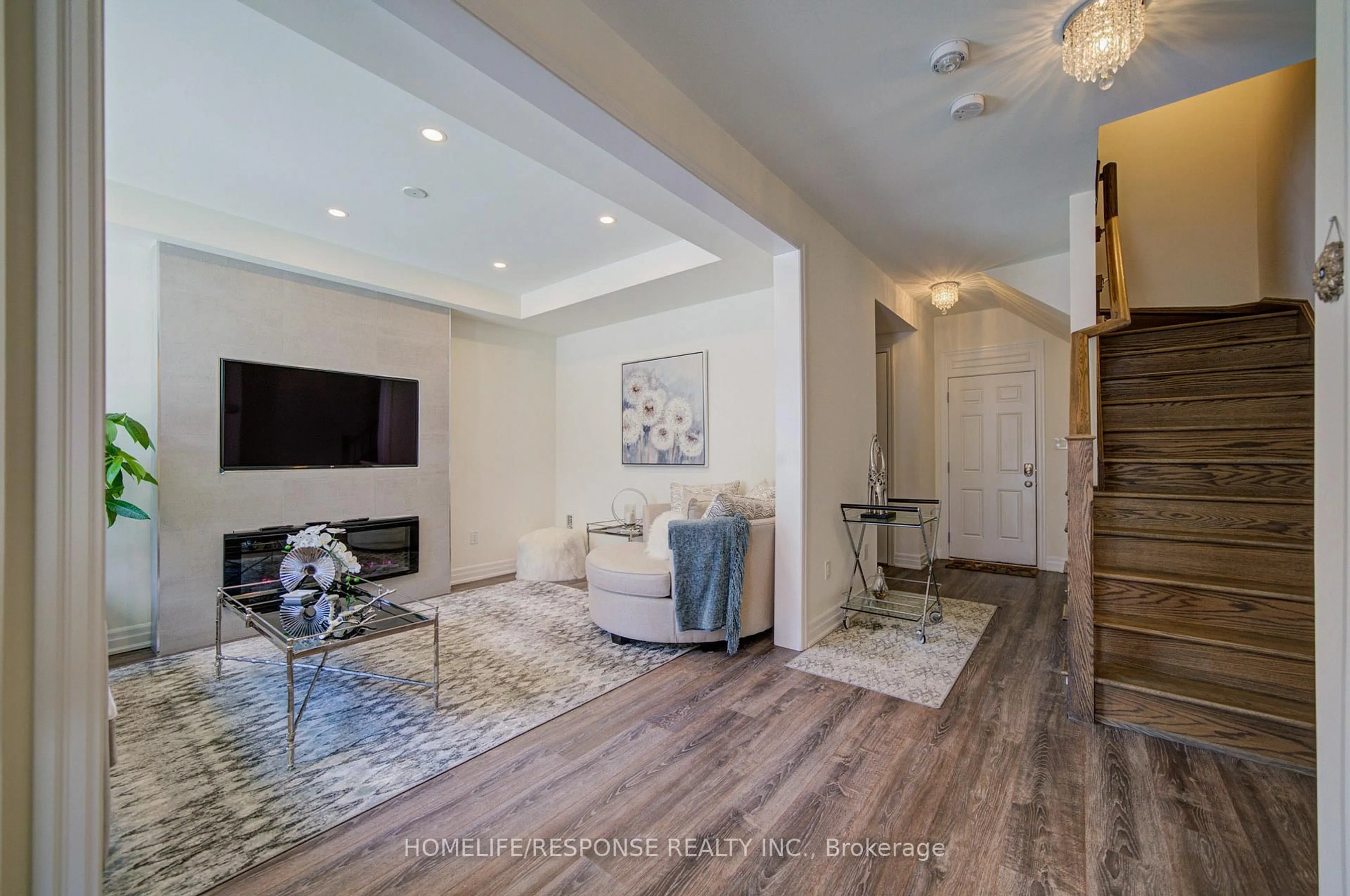 Living room with furniture, unknown for 3023 Creekshore Common #31, Oakville Ontario L6M 1L8