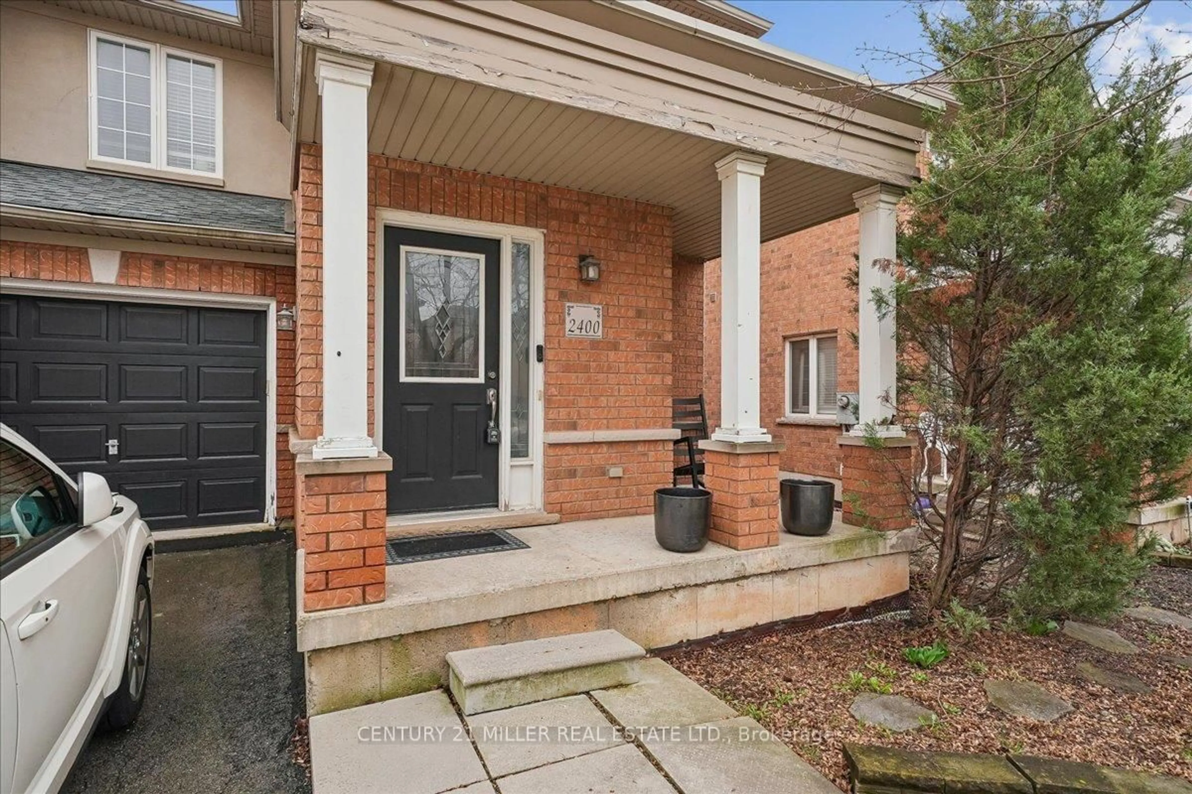 Home with brick exterior material, street for 2400 Sequoia Way, Oakville Ontario L6M 4Z7