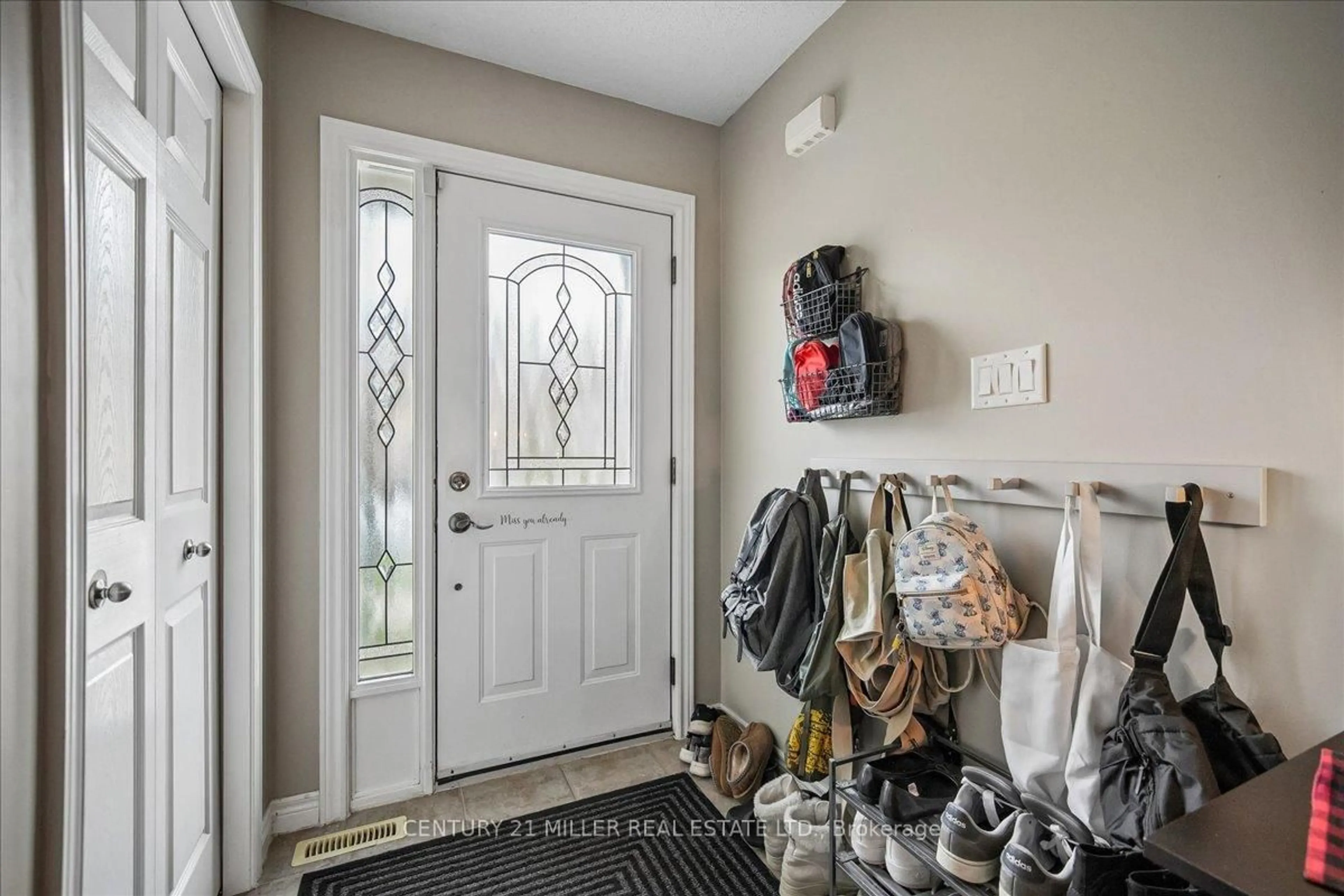 Indoor entryway for 2400 Sequoia Way, Oakville Ontario L6M 4Z7