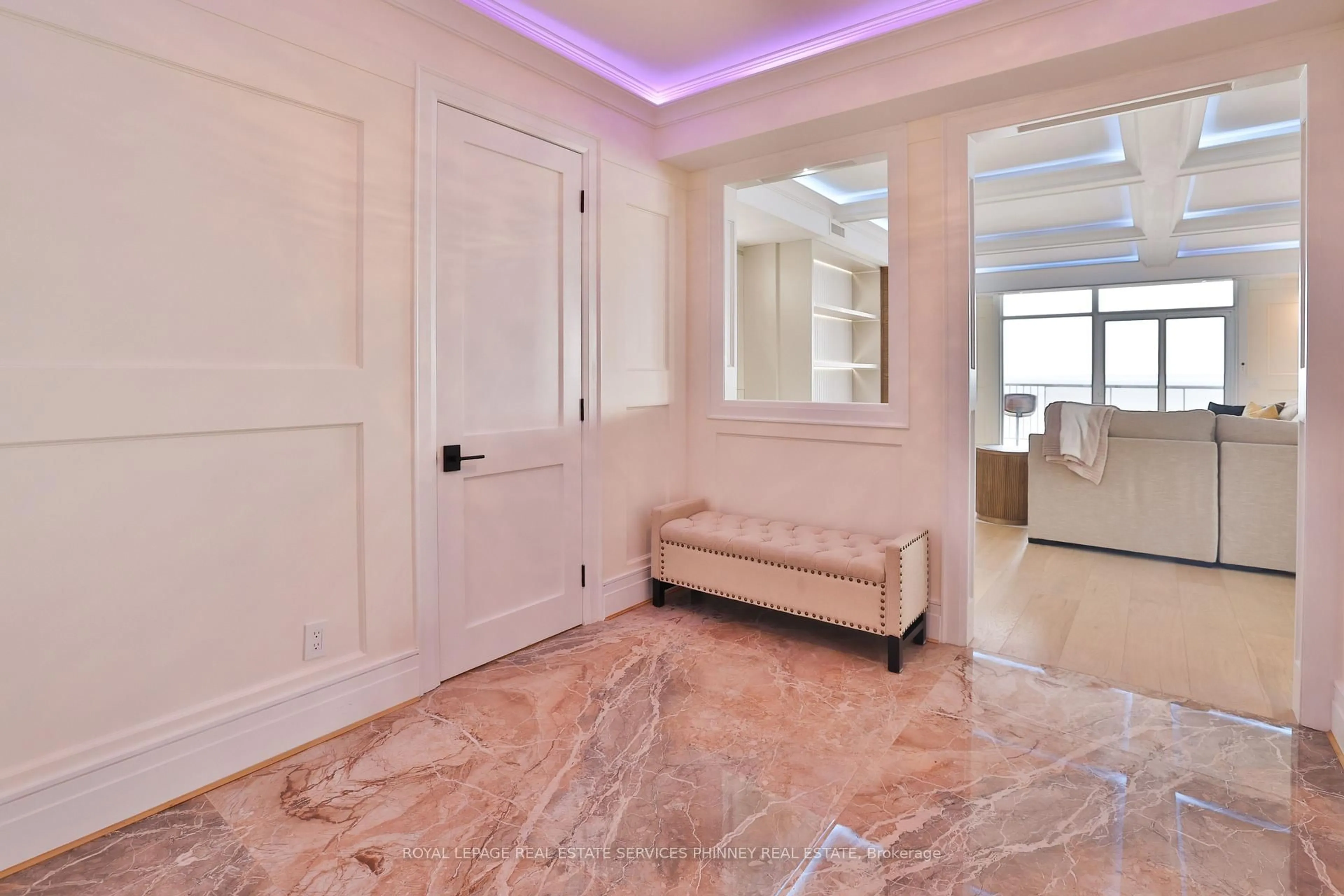 Indoor entryway for 1477 Lakeshore Rd #904, Burlington Ontario L7S 1B5