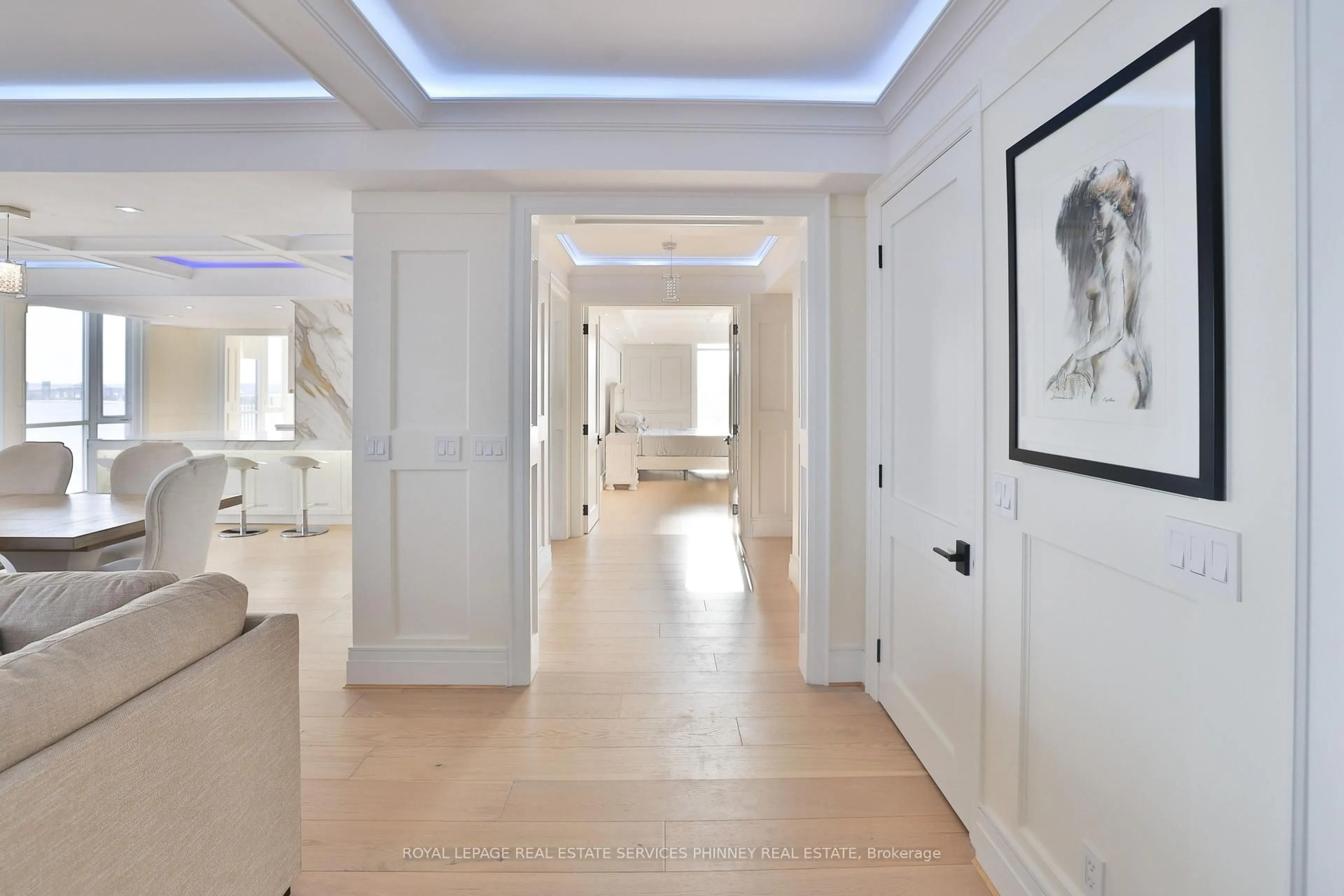 Indoor foyer for 1477 Lakeshore Rd #904, Burlington Ontario L7S 1B5