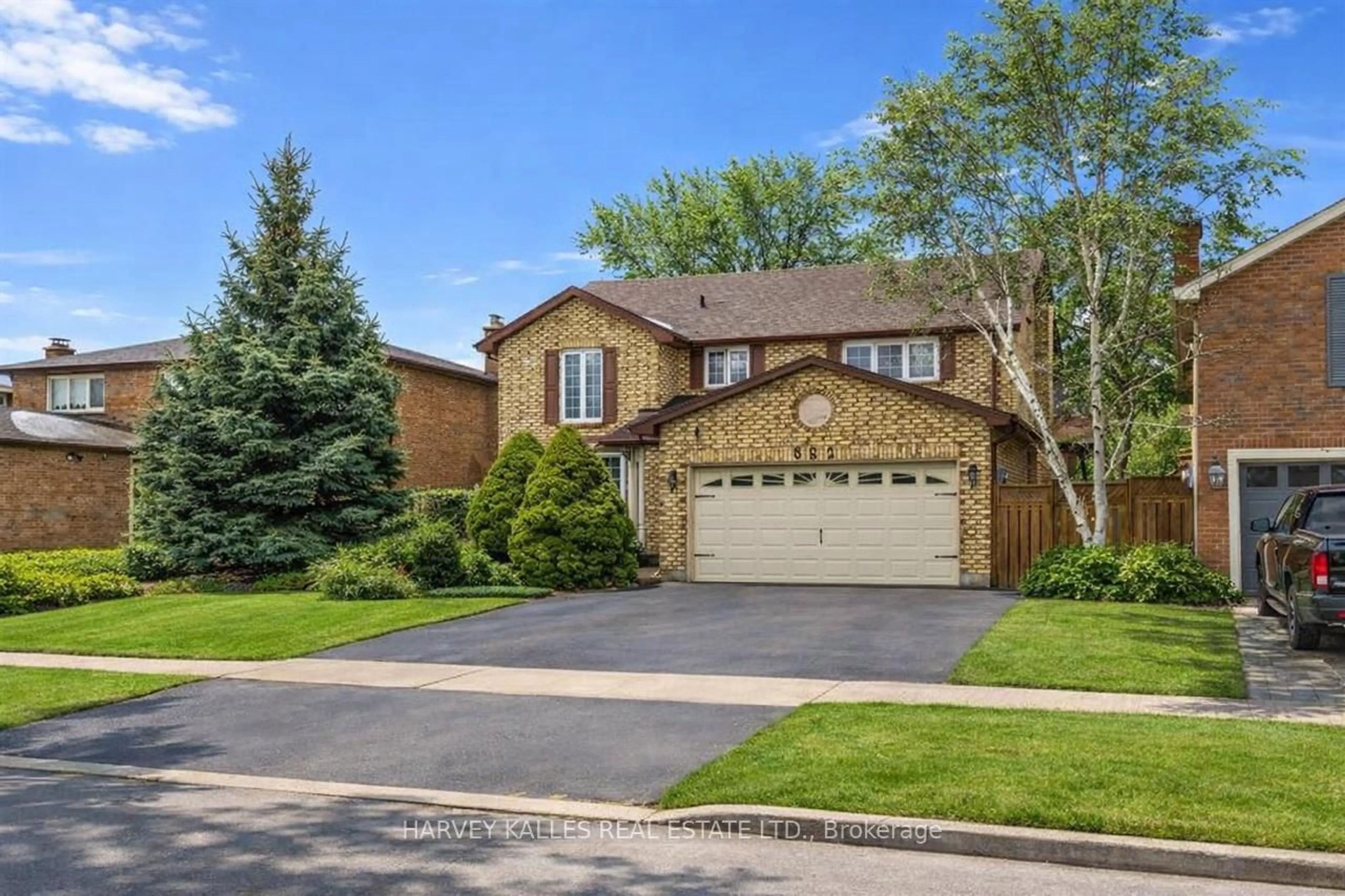 Home with brick exterior material, street for 682 Willowbank Tr, Mississauga Ontario L4W 3L8