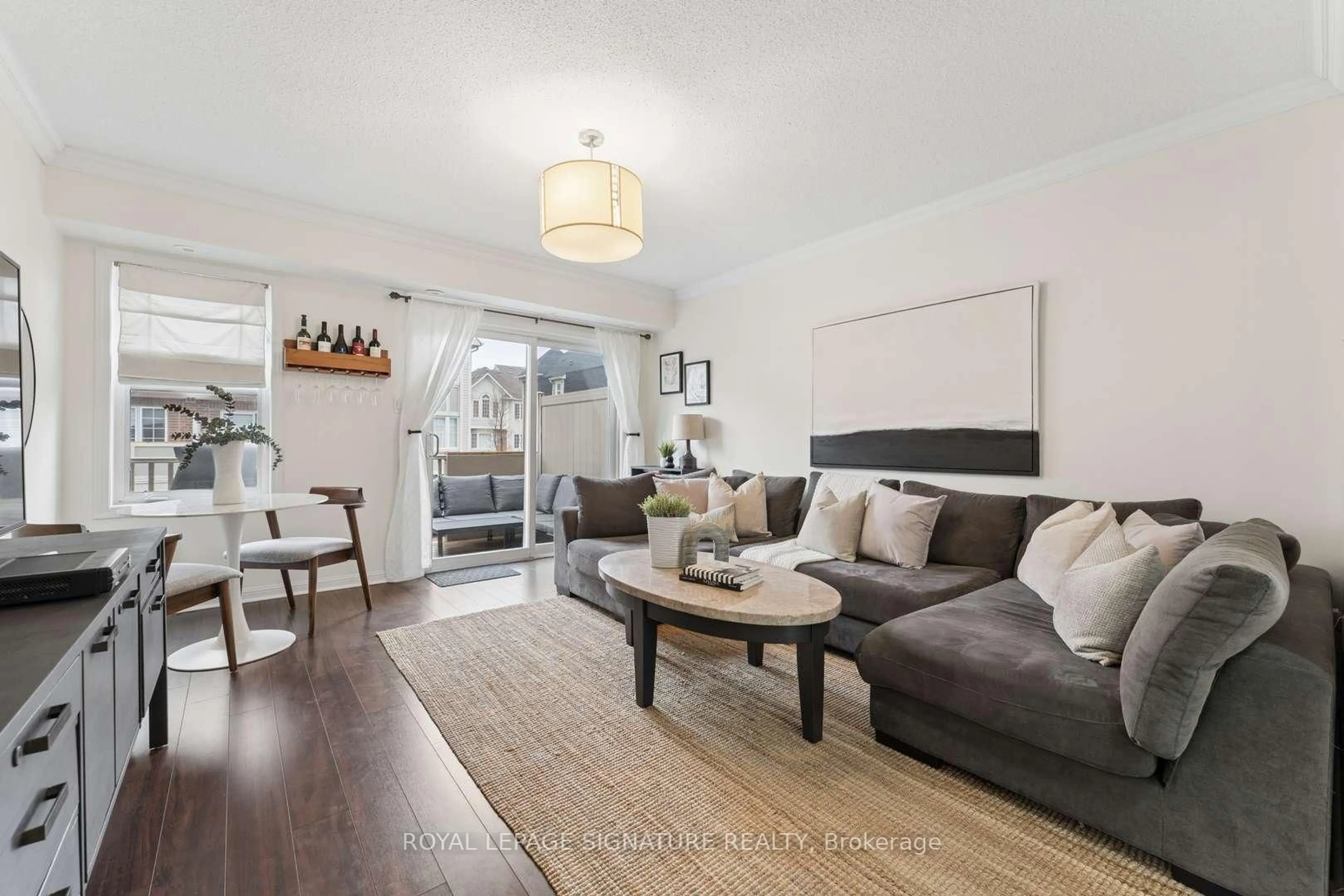 Living room with furniture, wood/laminate floor for 633 Dundas St #5, Mississauga Ontario L5B 0B5