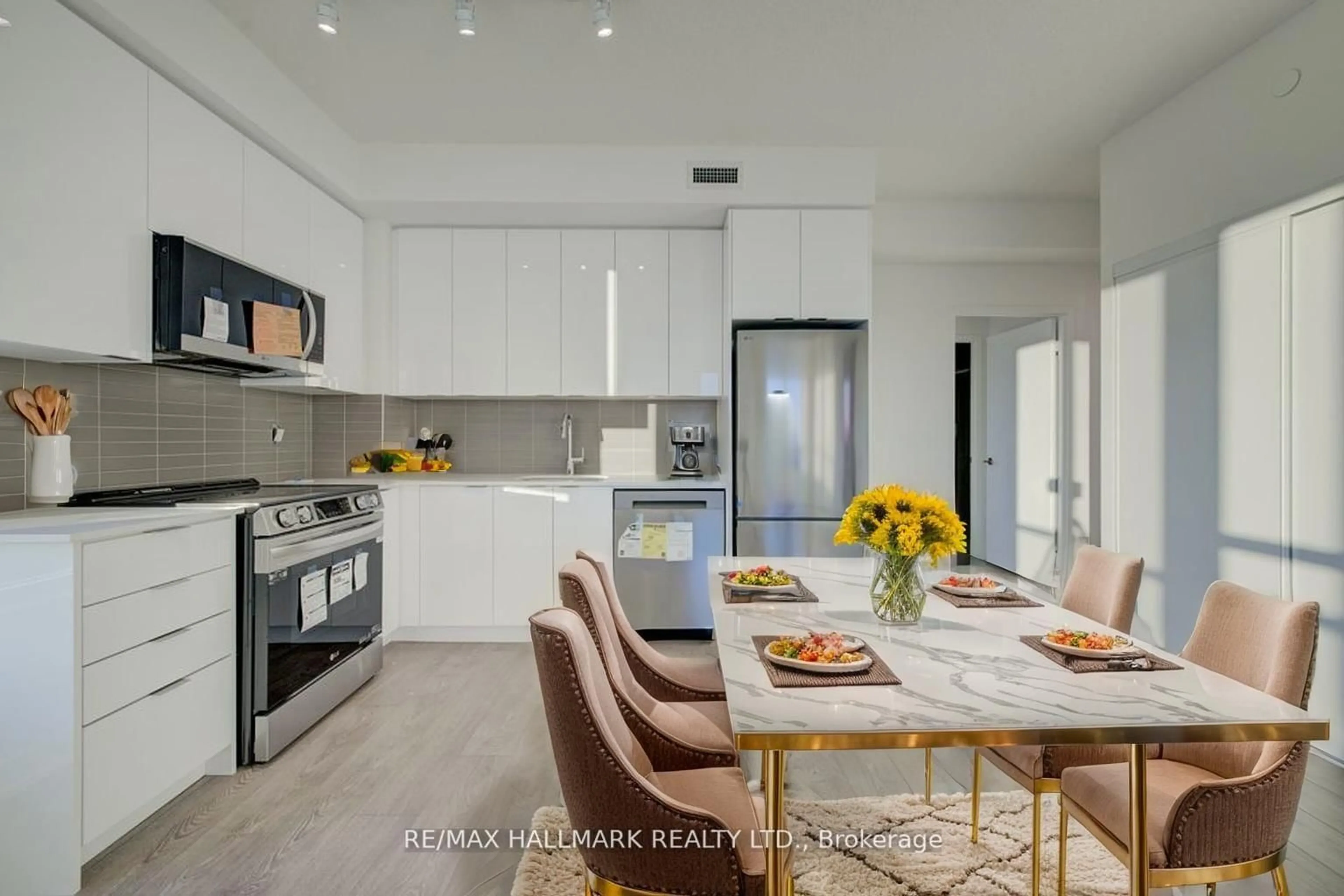 Open concept kitchen, ceramic/tile floor for 225 Malta Ave #408, Brampton Ontario L6Y 4M5