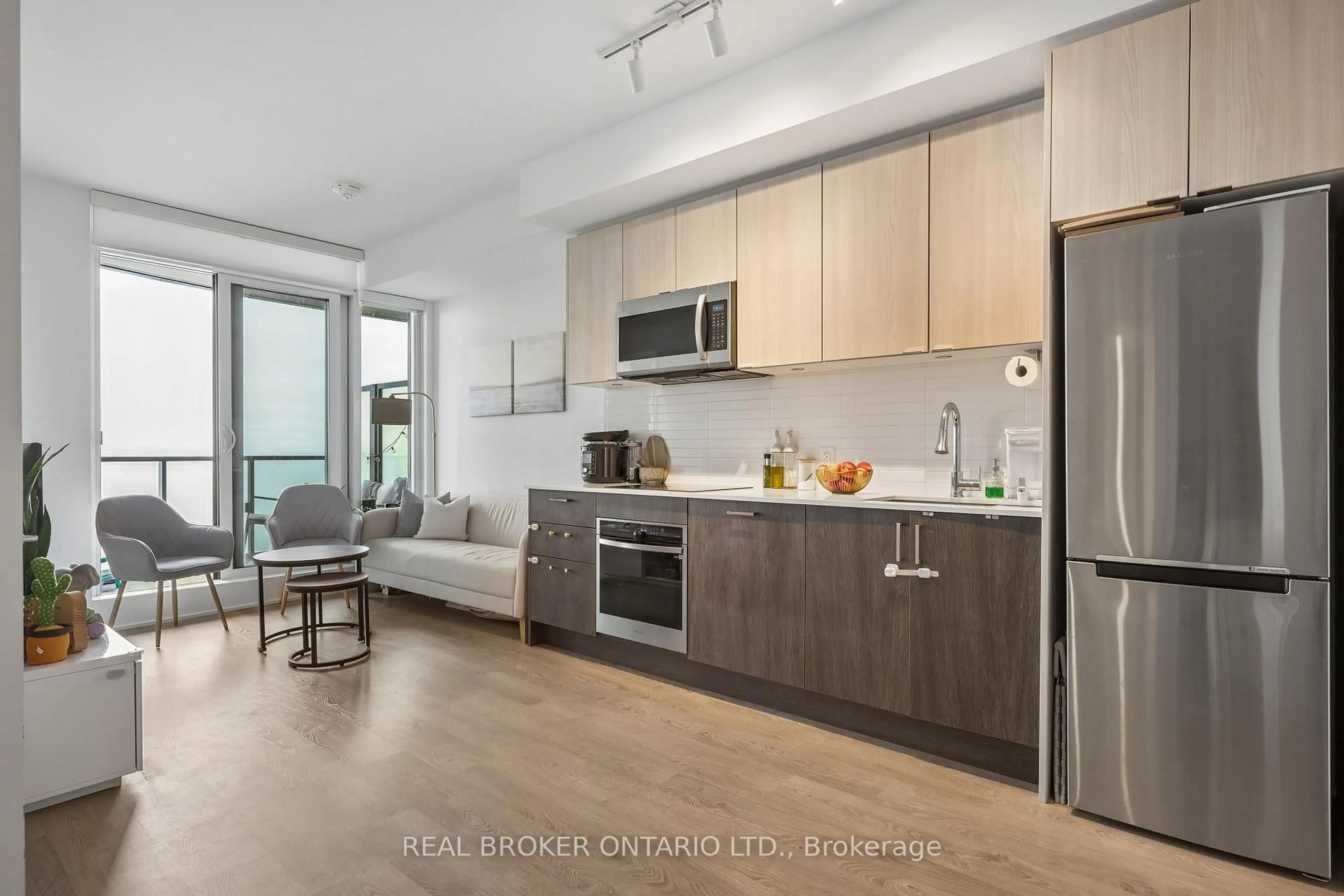 Open concept kitchen, unknown for 1926 Lakeshore Blvd #3807, Toronto Ontario M6S 1A1