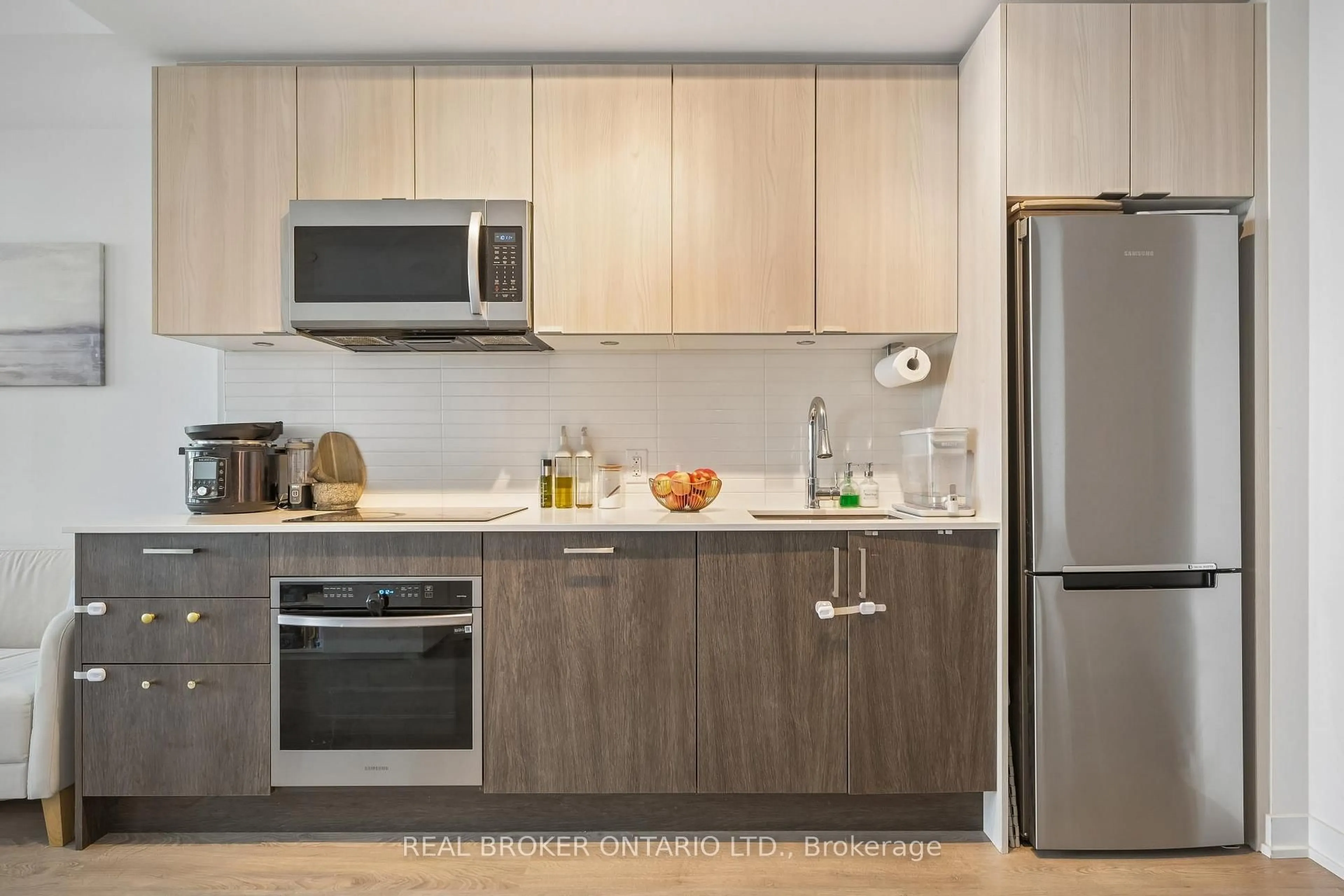 Standard kitchen, unknown for 1926 Lakeshore Blvd #3807, Toronto Ontario M6S 1A1