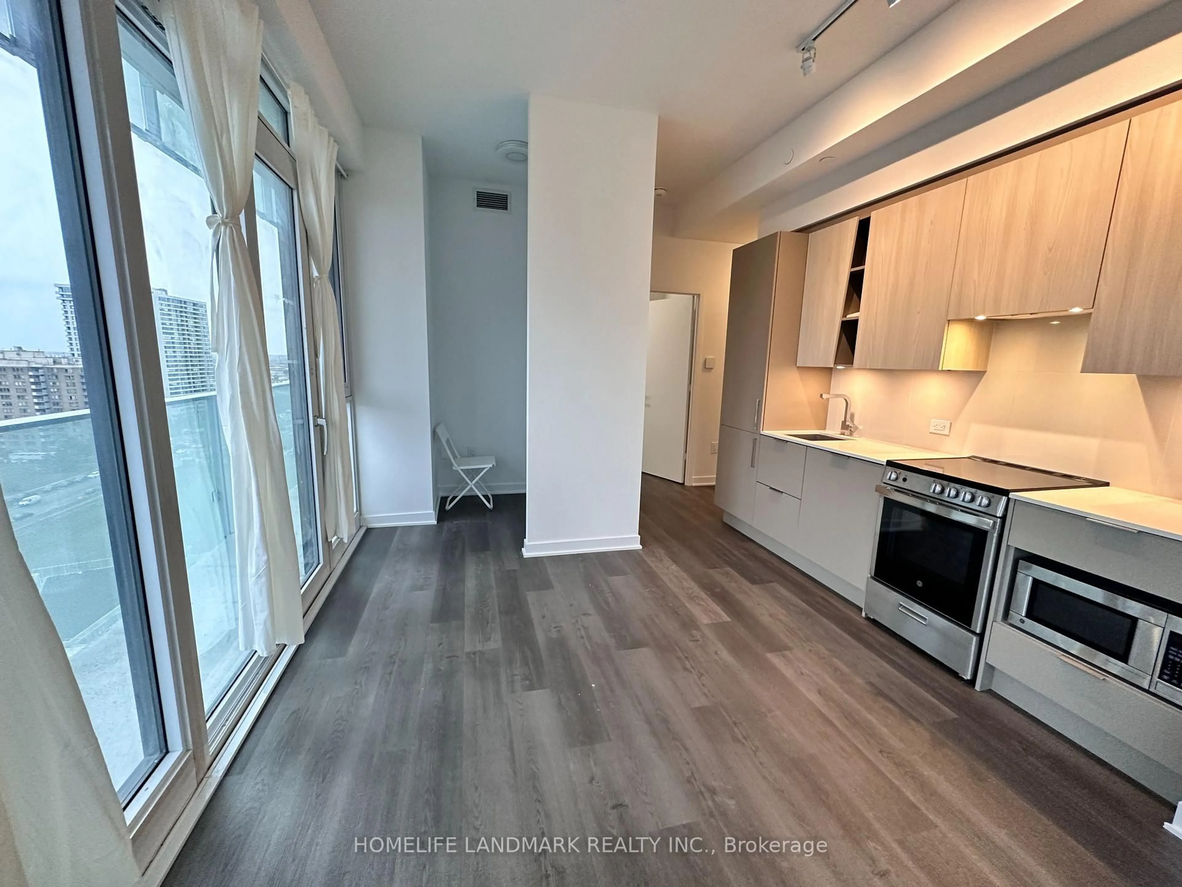 Open concept kitchen, unknown for 3900 Confederation Pkwy #1203, Mississauga Ontario L5B 0M3
