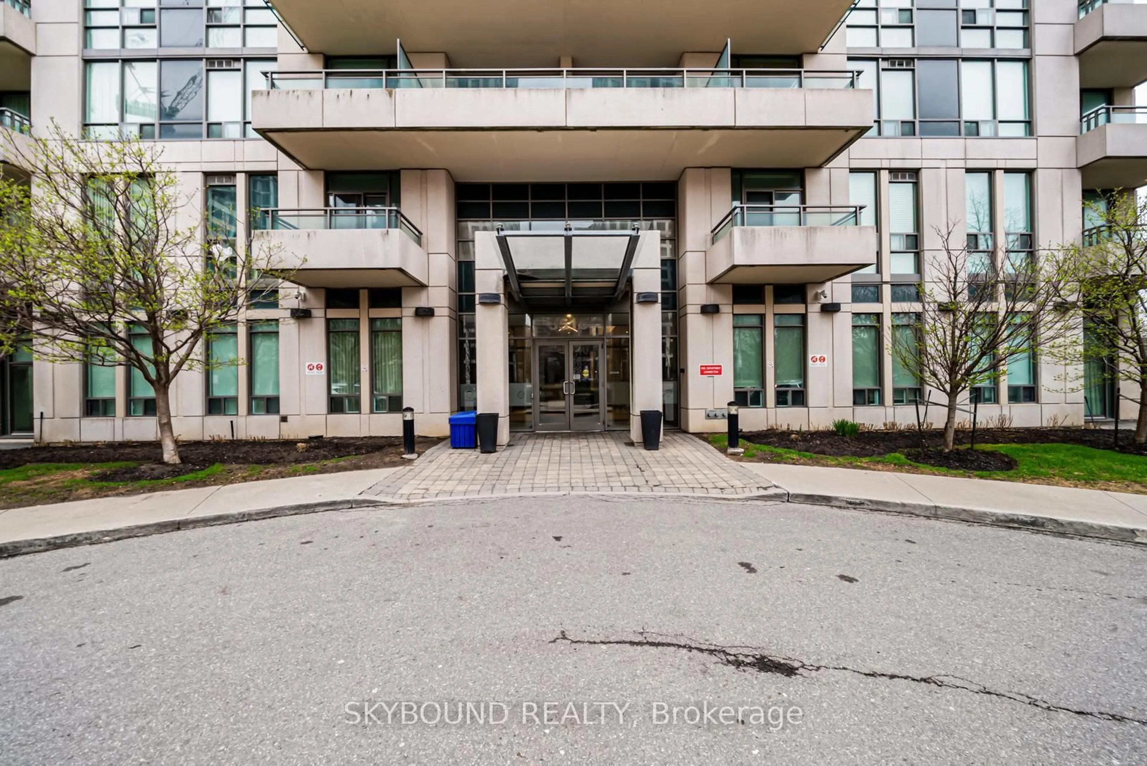 Indoor foyer for 3515 Kariya Dr #3009, Mississauga Ontario L5B 0C1