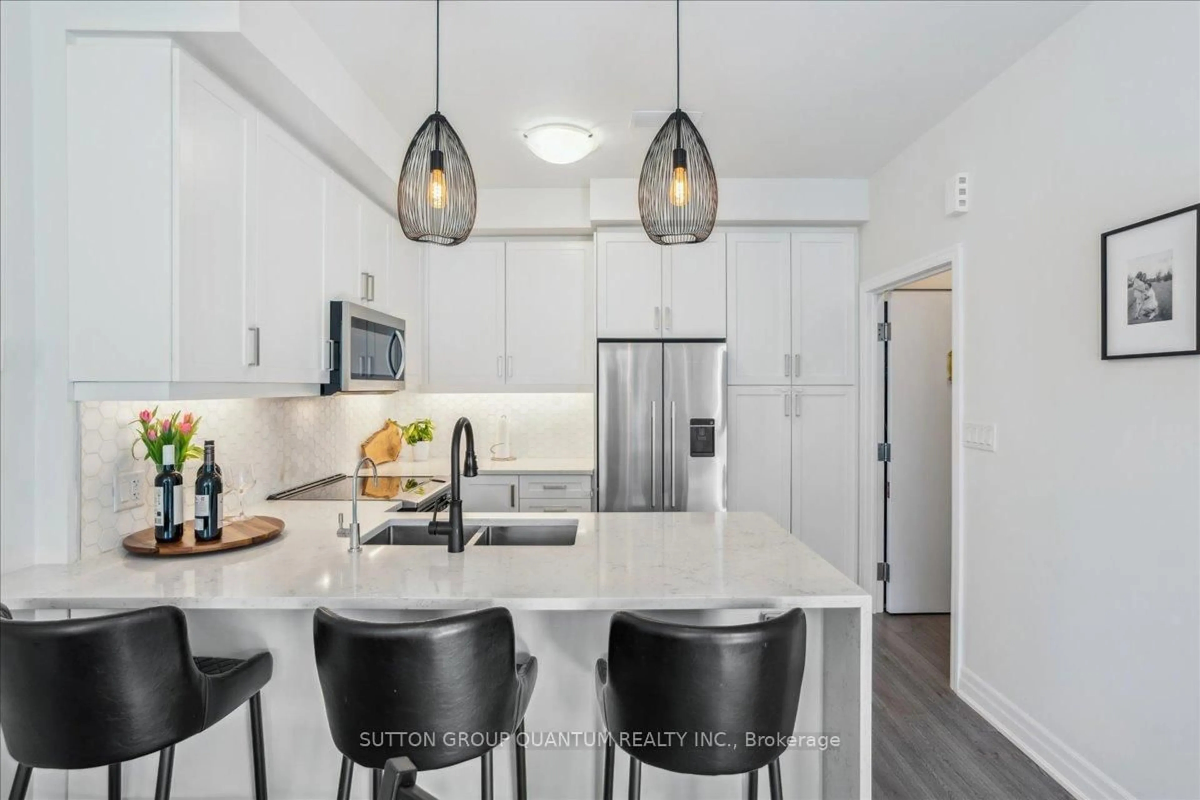 Open concept kitchen, unknown for 652 Cricklewood Dr #220, Mississauga Ontario L5E 0B7