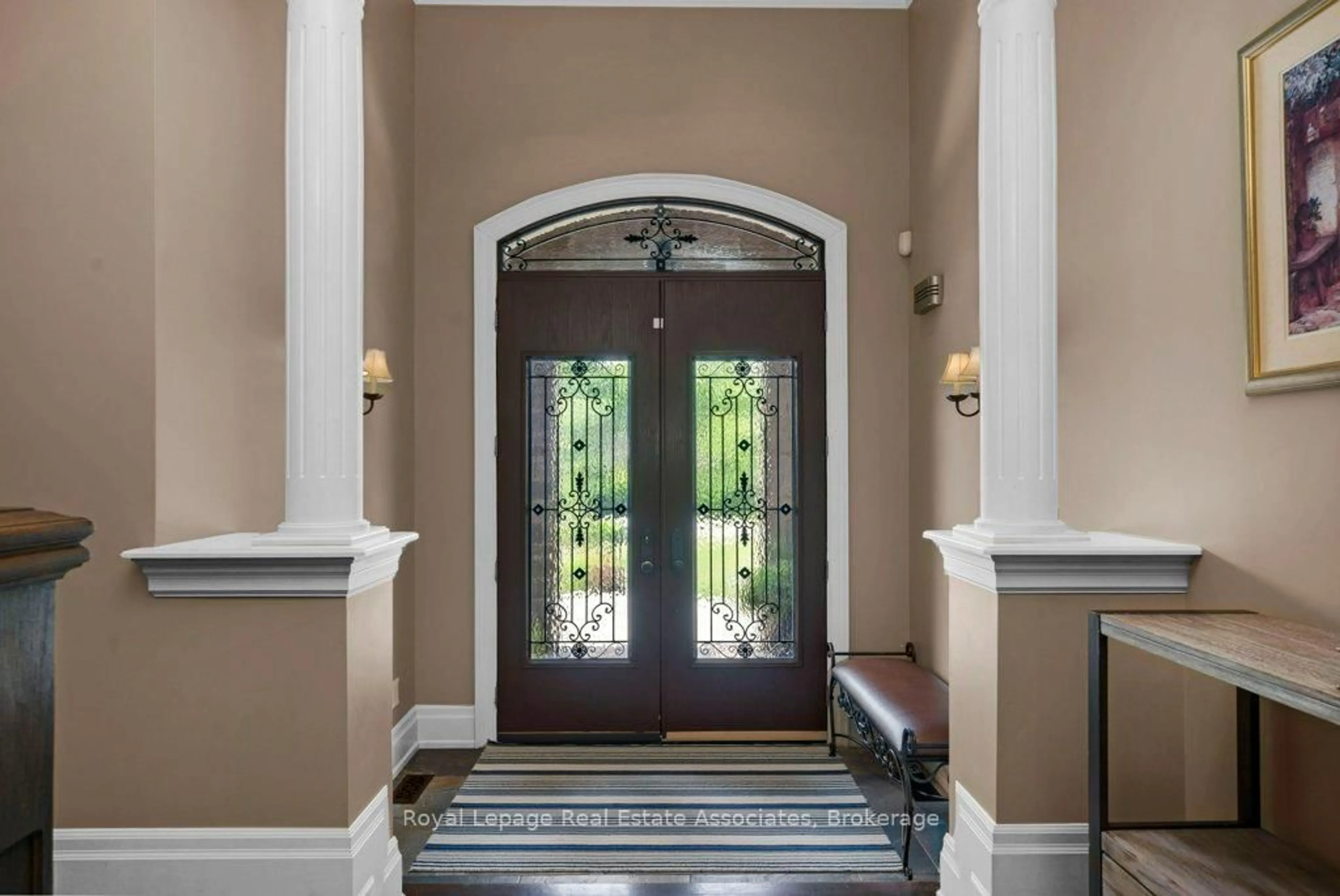 Indoor entryway for 46 Scott St, Brampton Ontario L6V 1S2