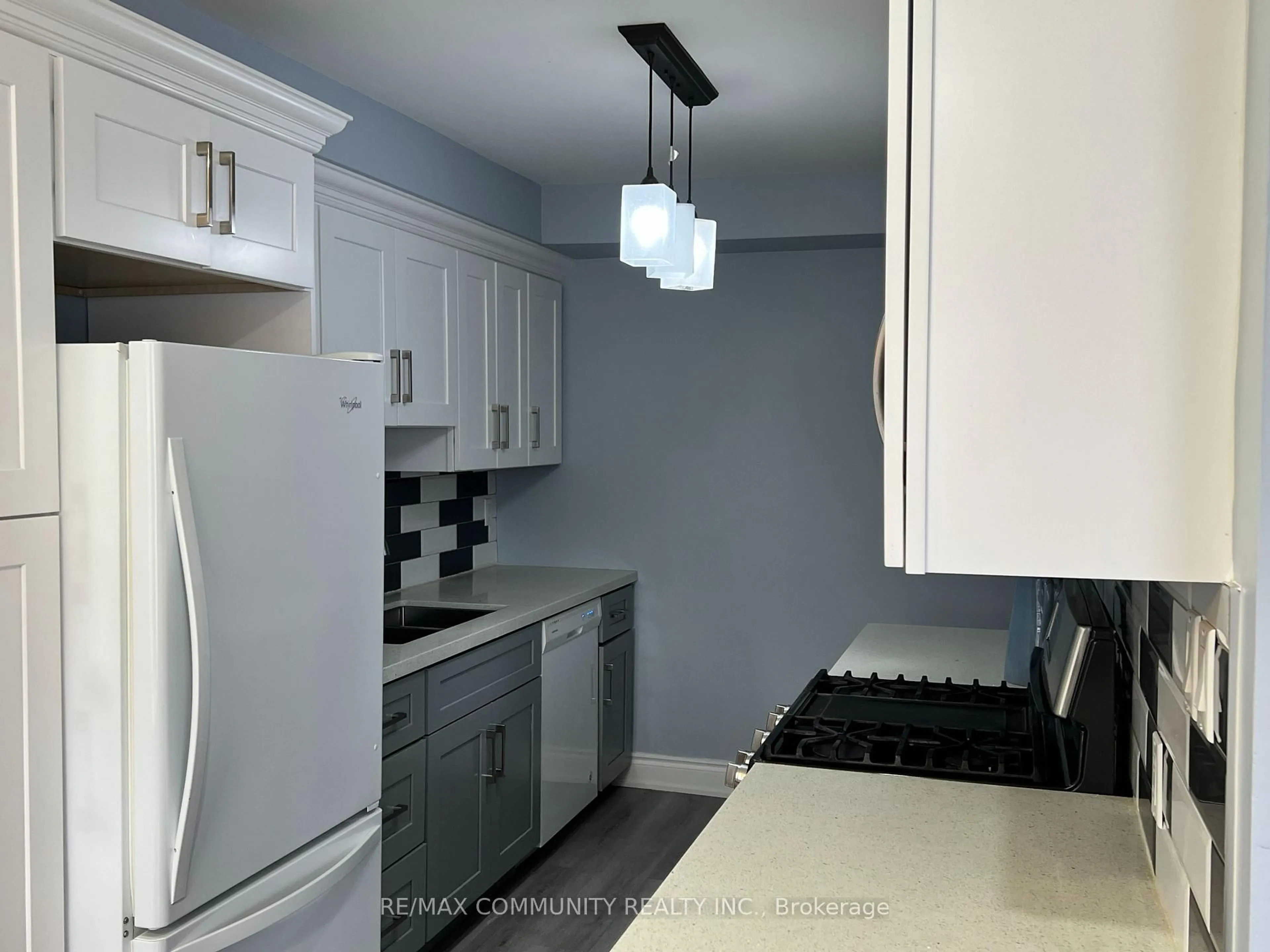 Standard kitchen, unknown for 37 Vodden Crt, Brampton Ontario L6V 2V7