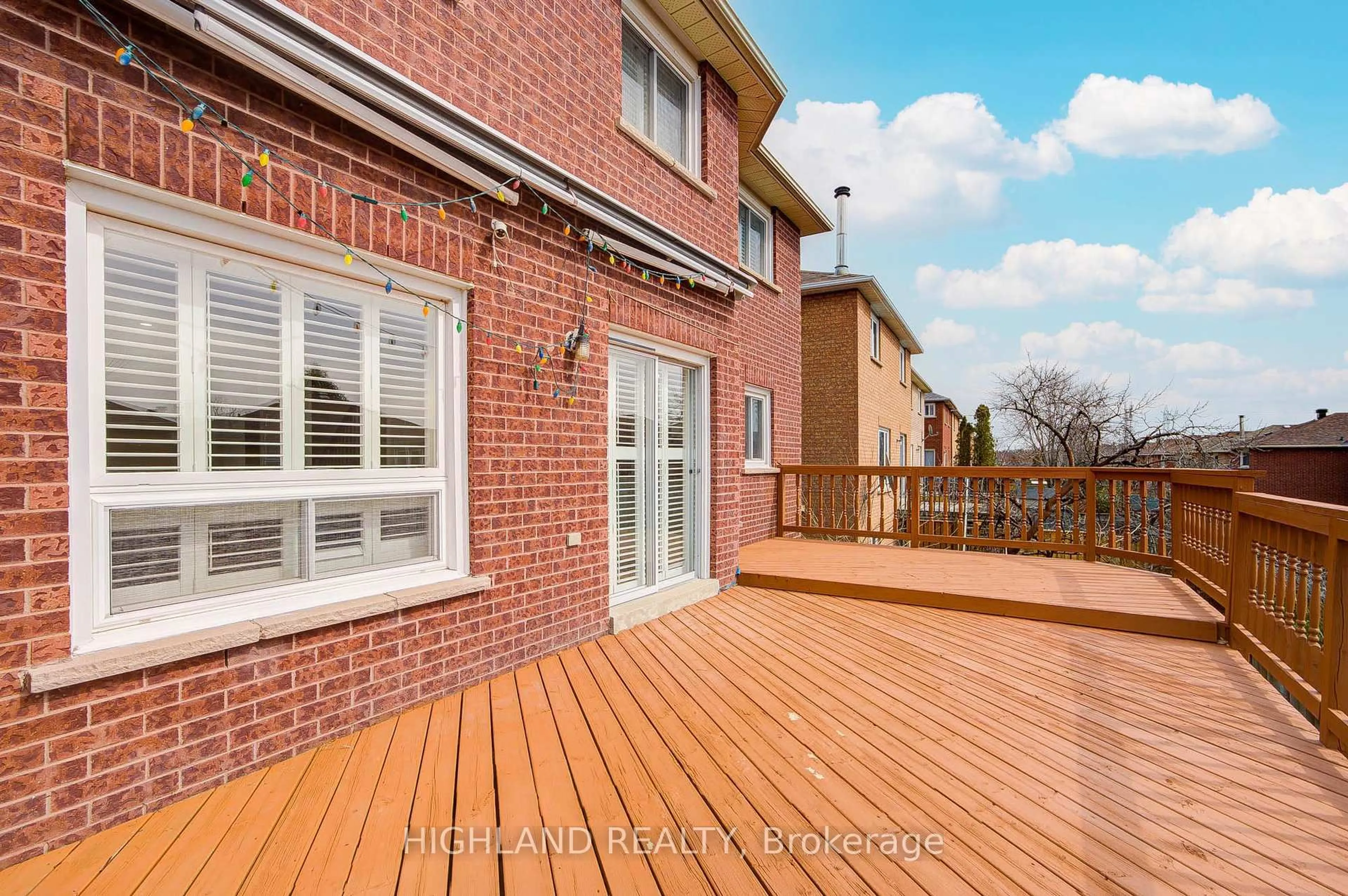 Home with brick exterior material, street for 4802 Wild Rose St, Mississauga Ontario L5M 5M7