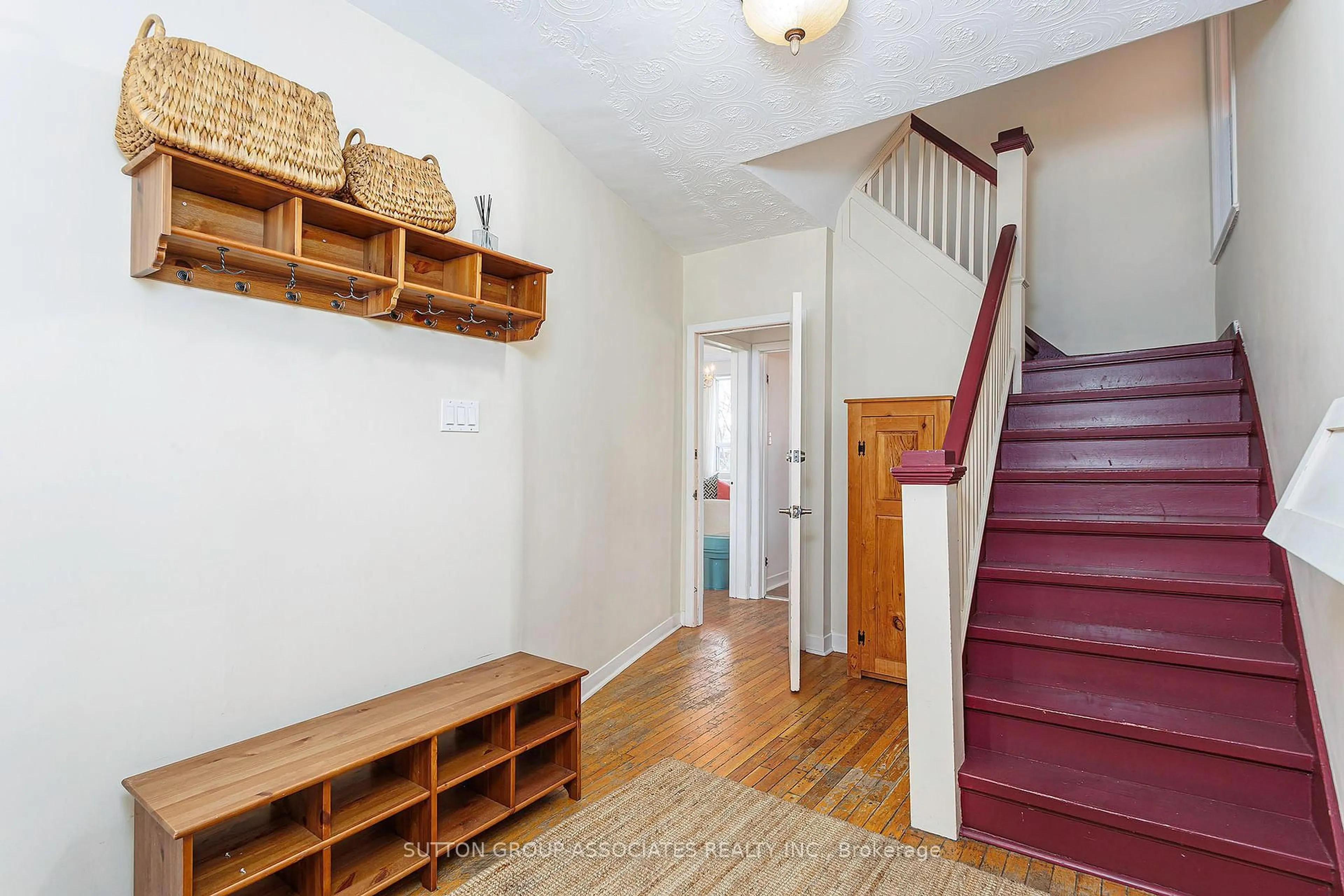 Indoor entryway for 62 Marion St, Toronto Ontario M6R 1E7