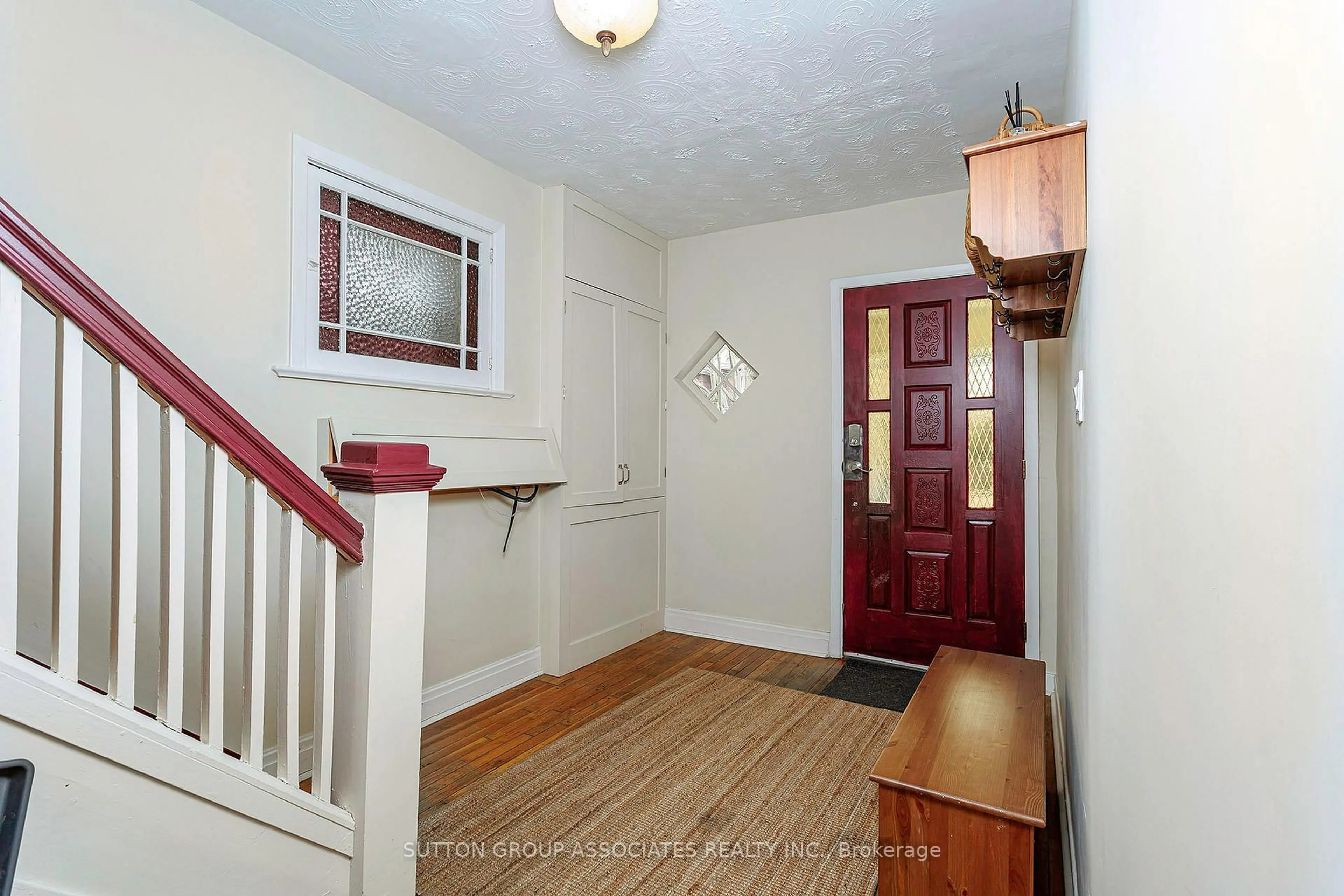 Indoor entryway for 62 Marion St, Toronto Ontario M6R 1E7