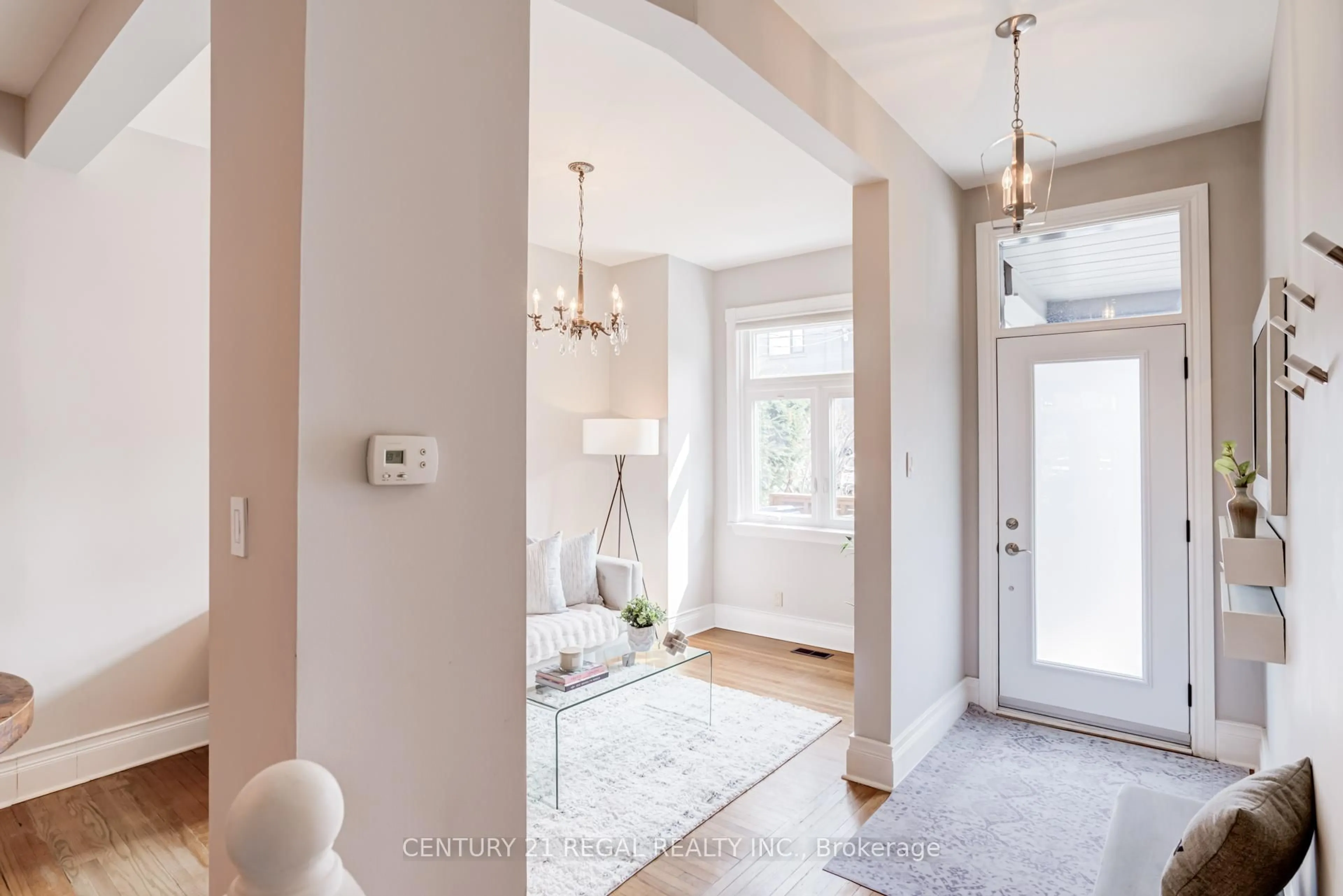 Indoor entryway for 36 Golden Ave, Toronto Ontario M6R 2J4