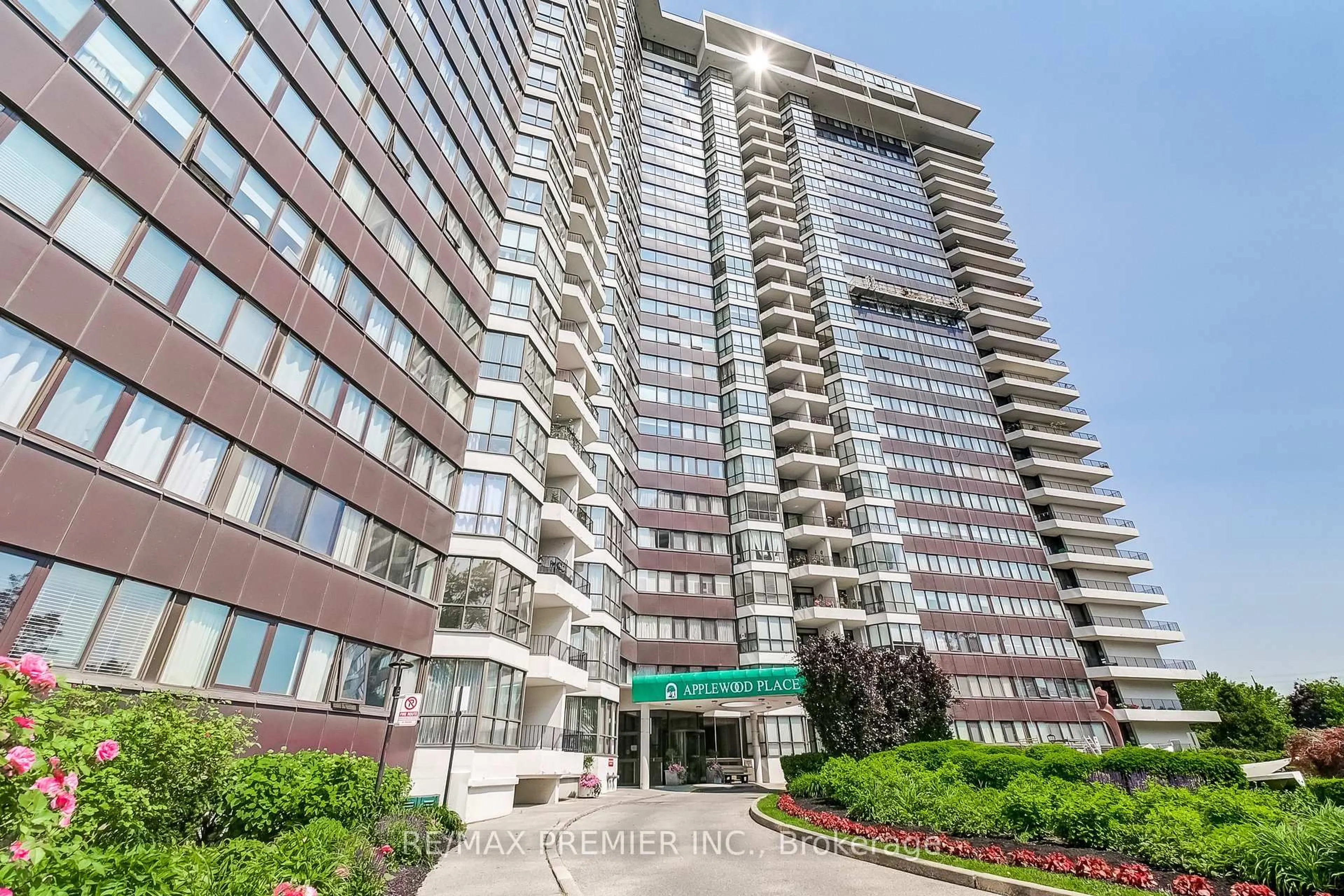 Indoor foyer for 1333 Bloor St #2508, Mississauga Ontario L4Y 3T6