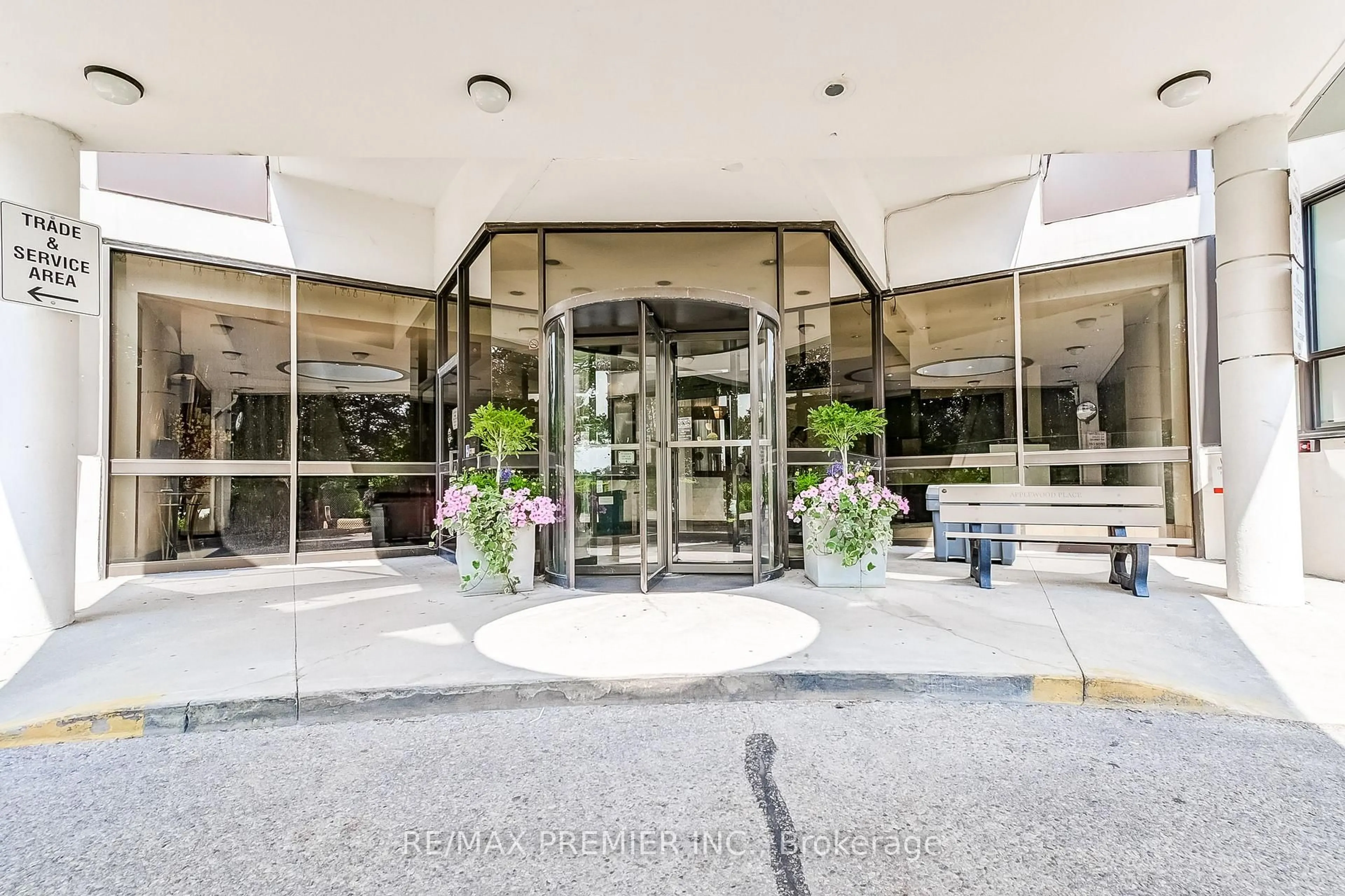 Indoor foyer for 1333 Bloor St #2508, Mississauga Ontario L4Y 3T6