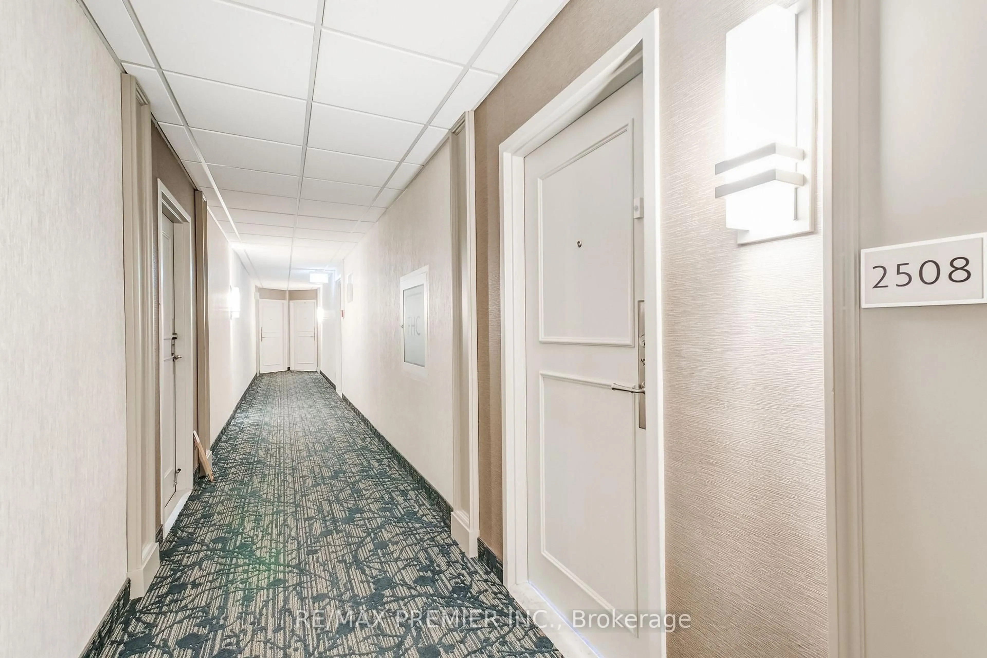 Indoor foyer for 1333 Bloor St #2508, Mississauga Ontario L4Y 3T6
